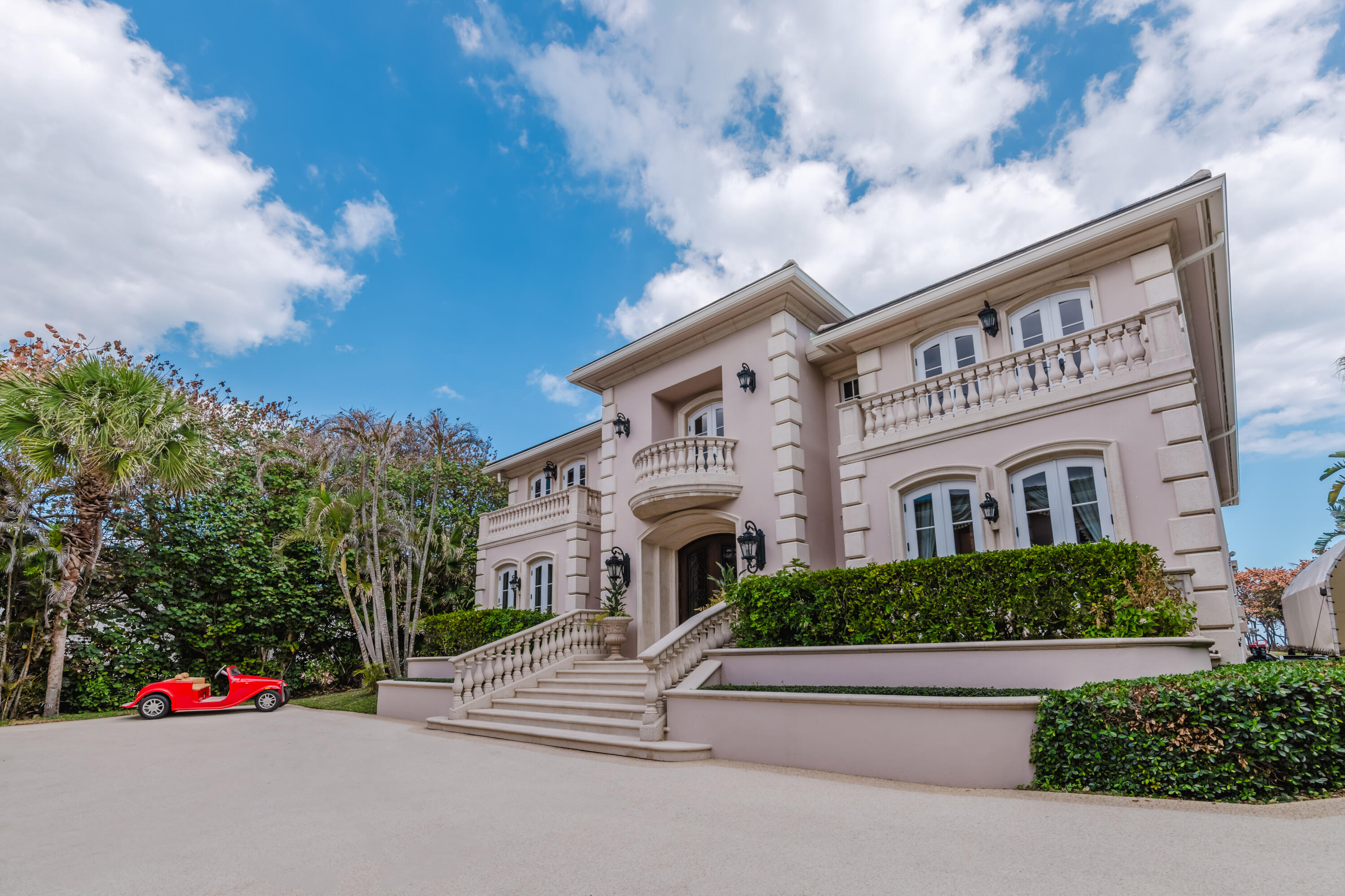 19 N Beach Jupiter Island, FL 33455