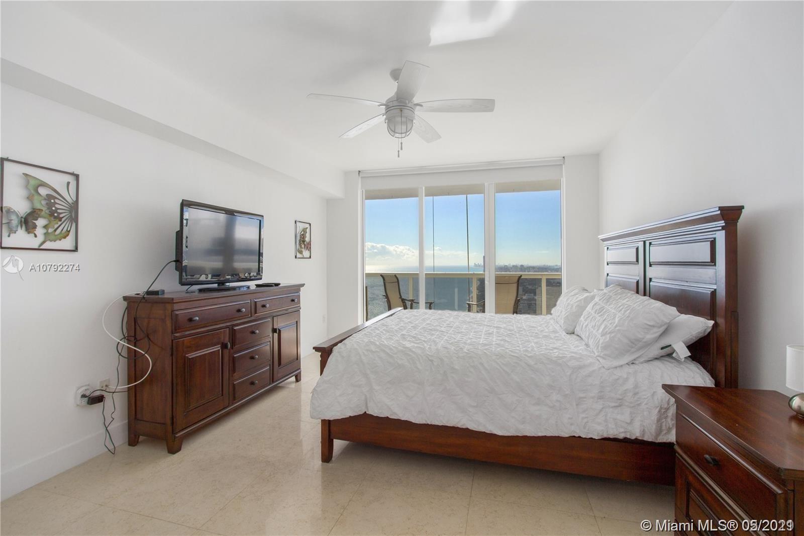 image Beach Club 212