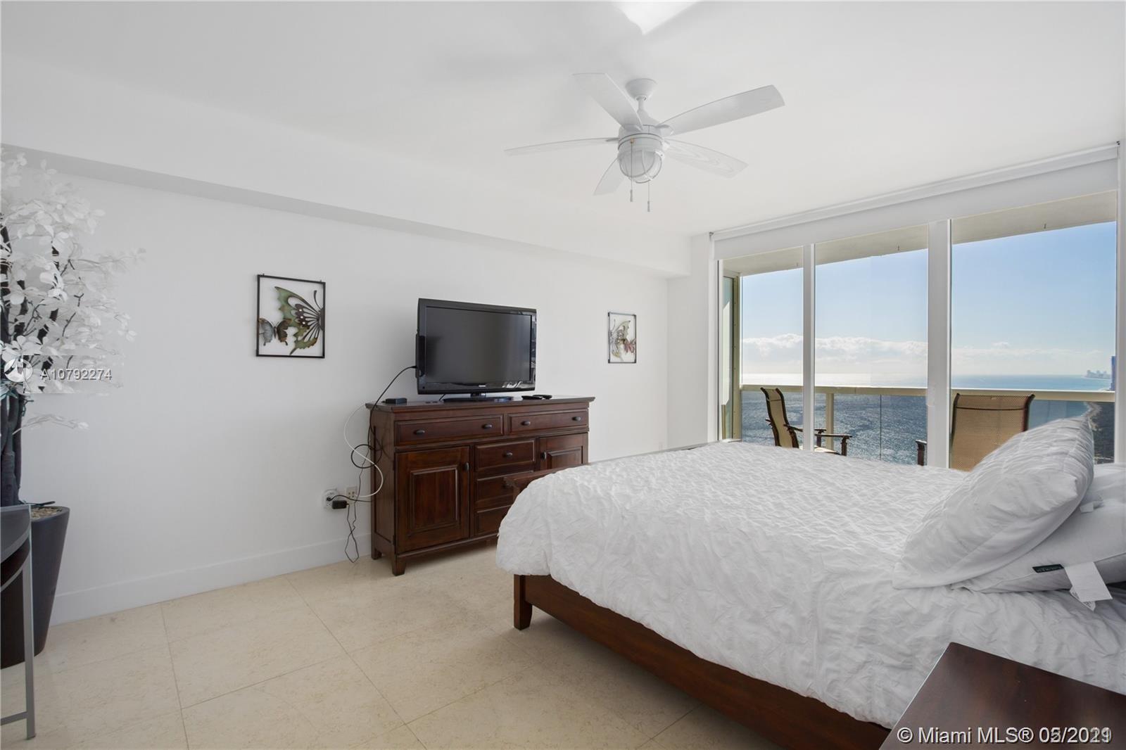 image Beach Club 213