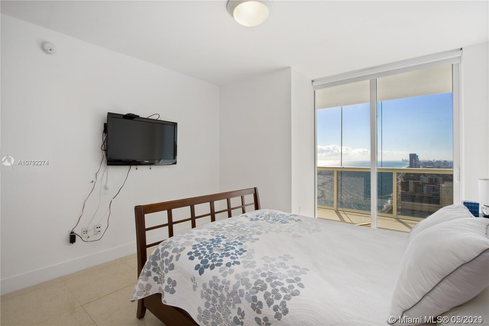 image Beach Club 215