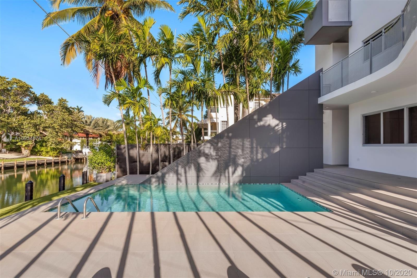 1785 Fairhaven Pl Miami, FL 33133