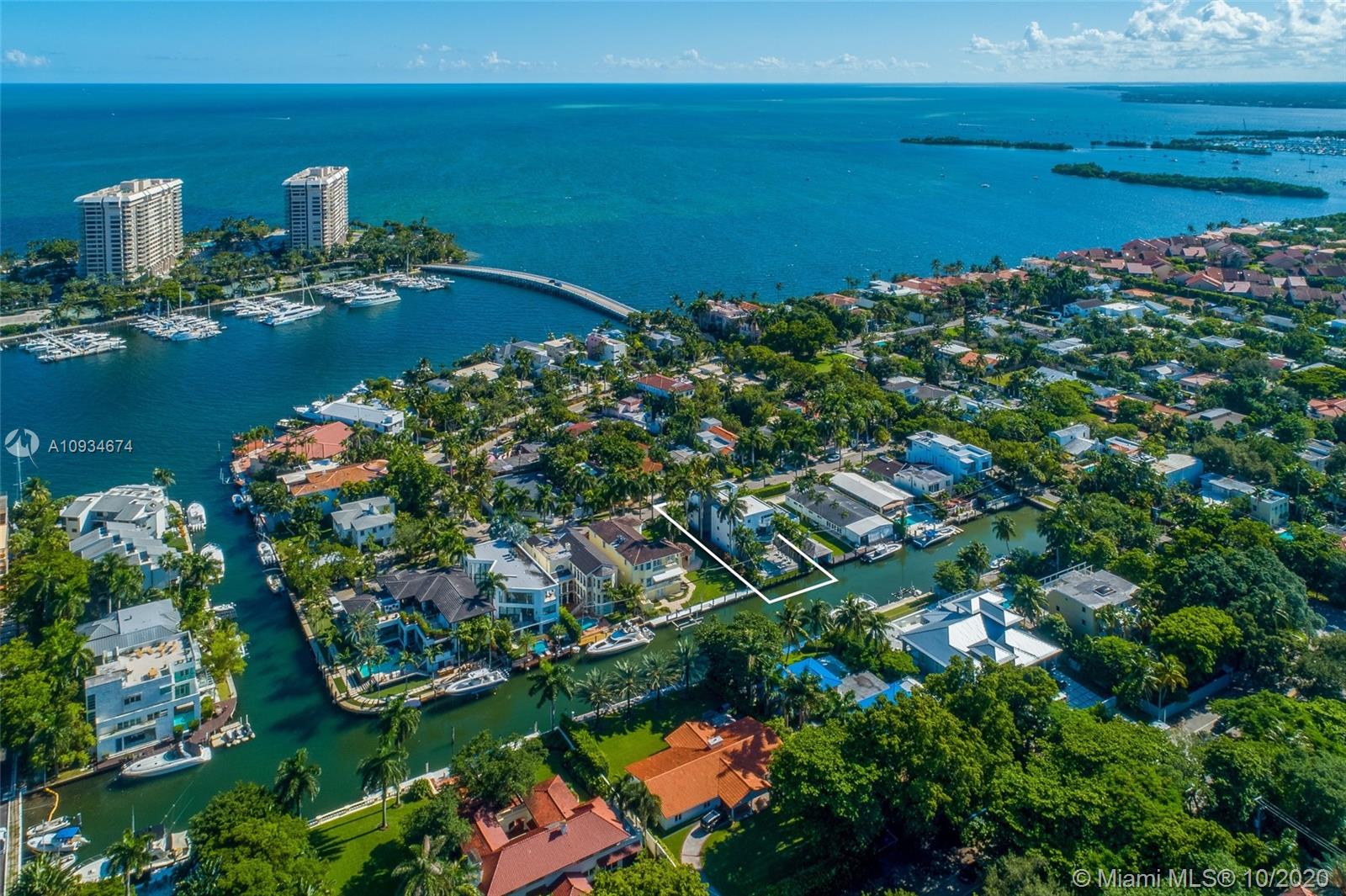 1785 Fairhaven Pl Miami, FL 33133