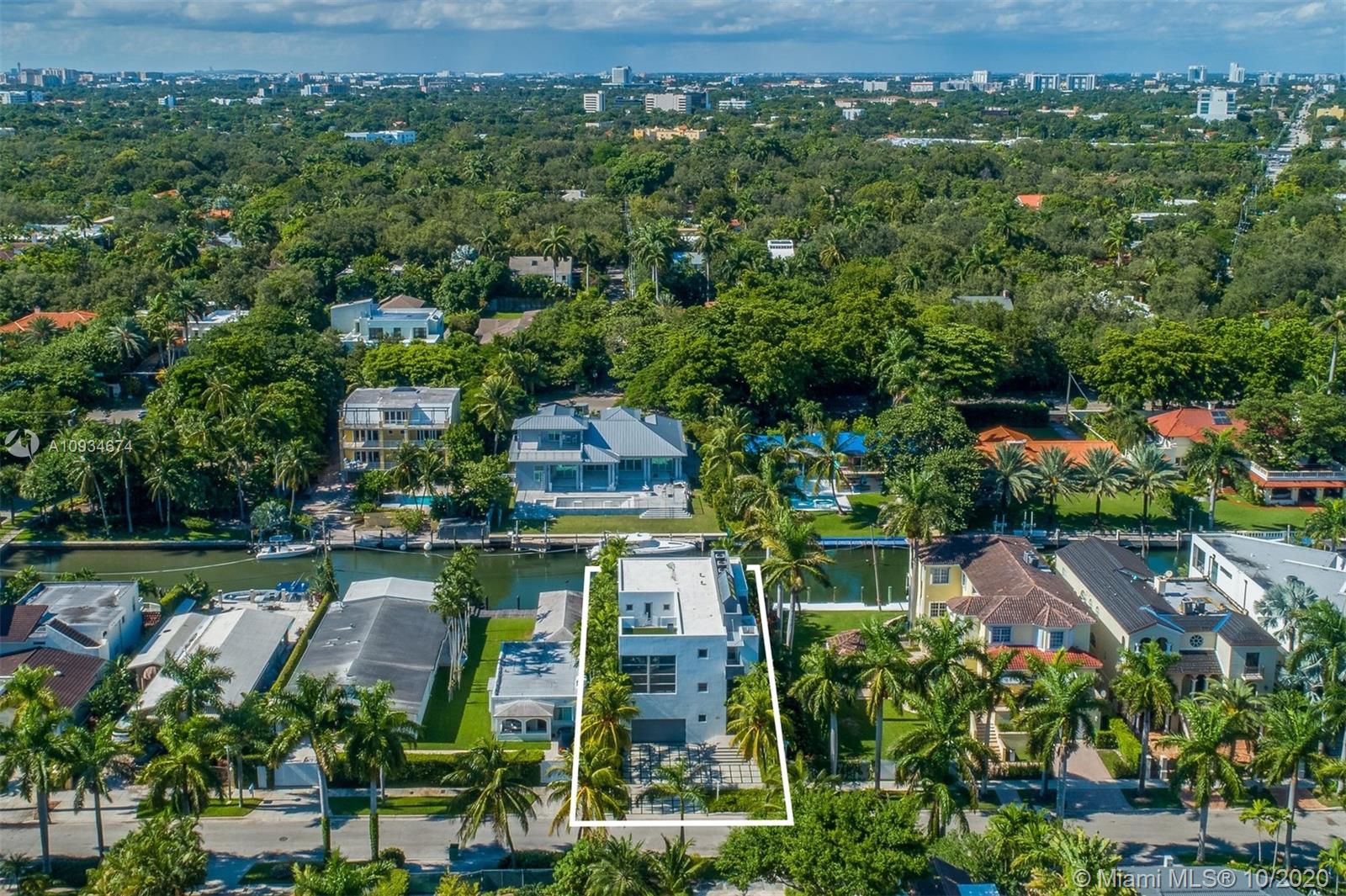 1785 Fairhaven Pl Miami, FL 33133