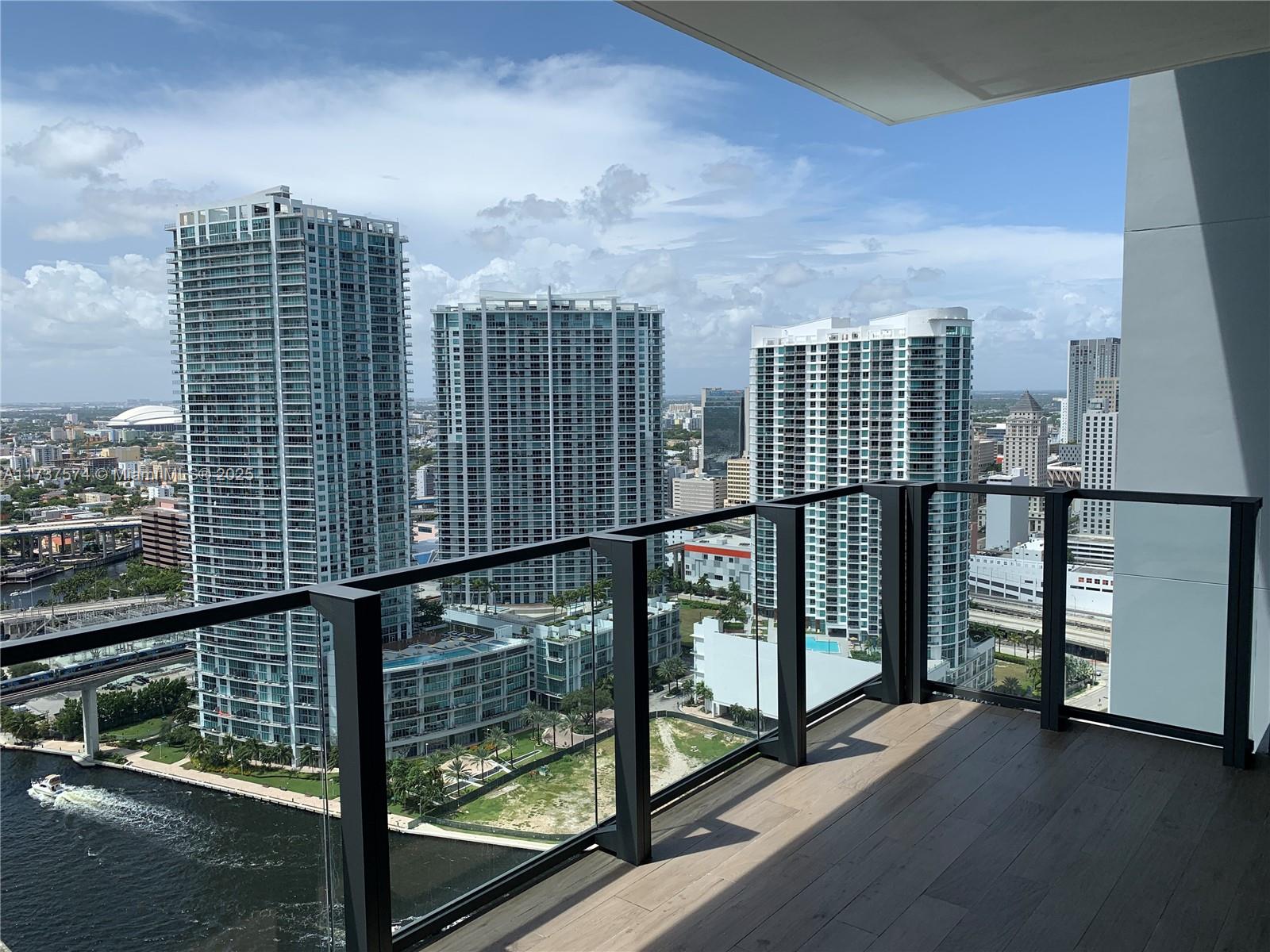 68 SE 6th St #3010