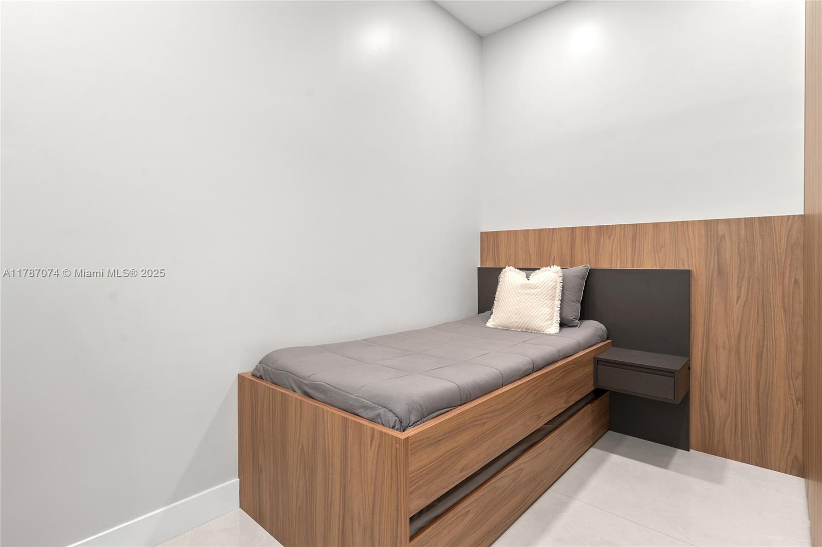 1530 Island Blvd Aventura, FL 33160