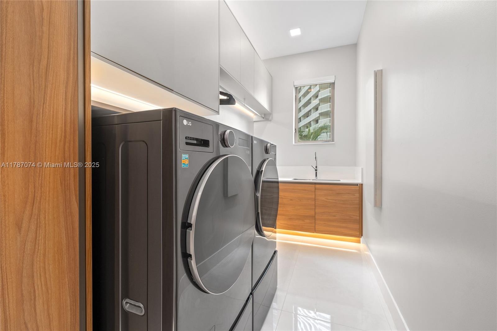 1530 Island Blvd Aventura, FL 33160