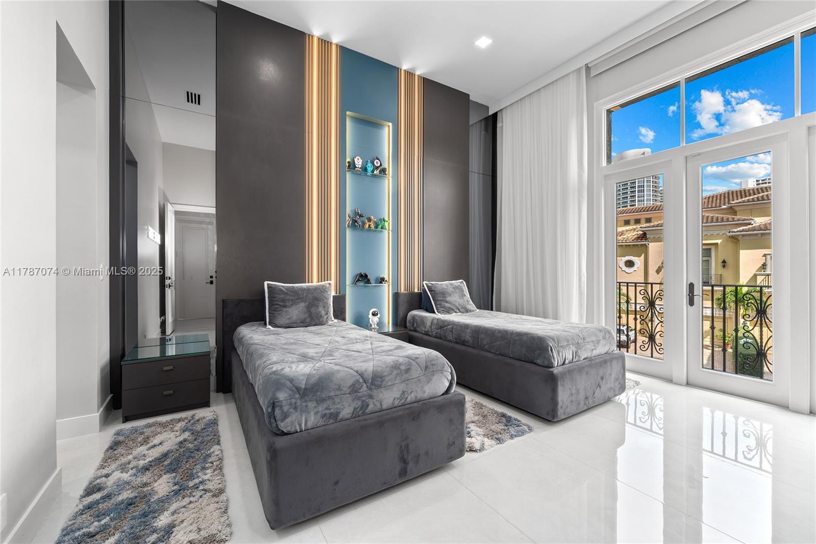 1530 Island Blvd Aventura, FL 33160