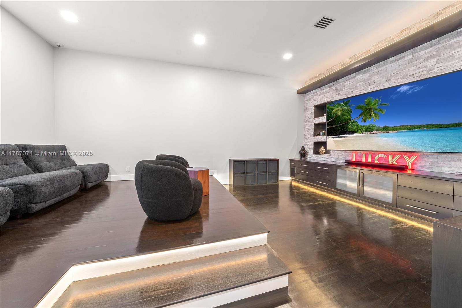 1530 Island Blvd Aventura, FL 33160