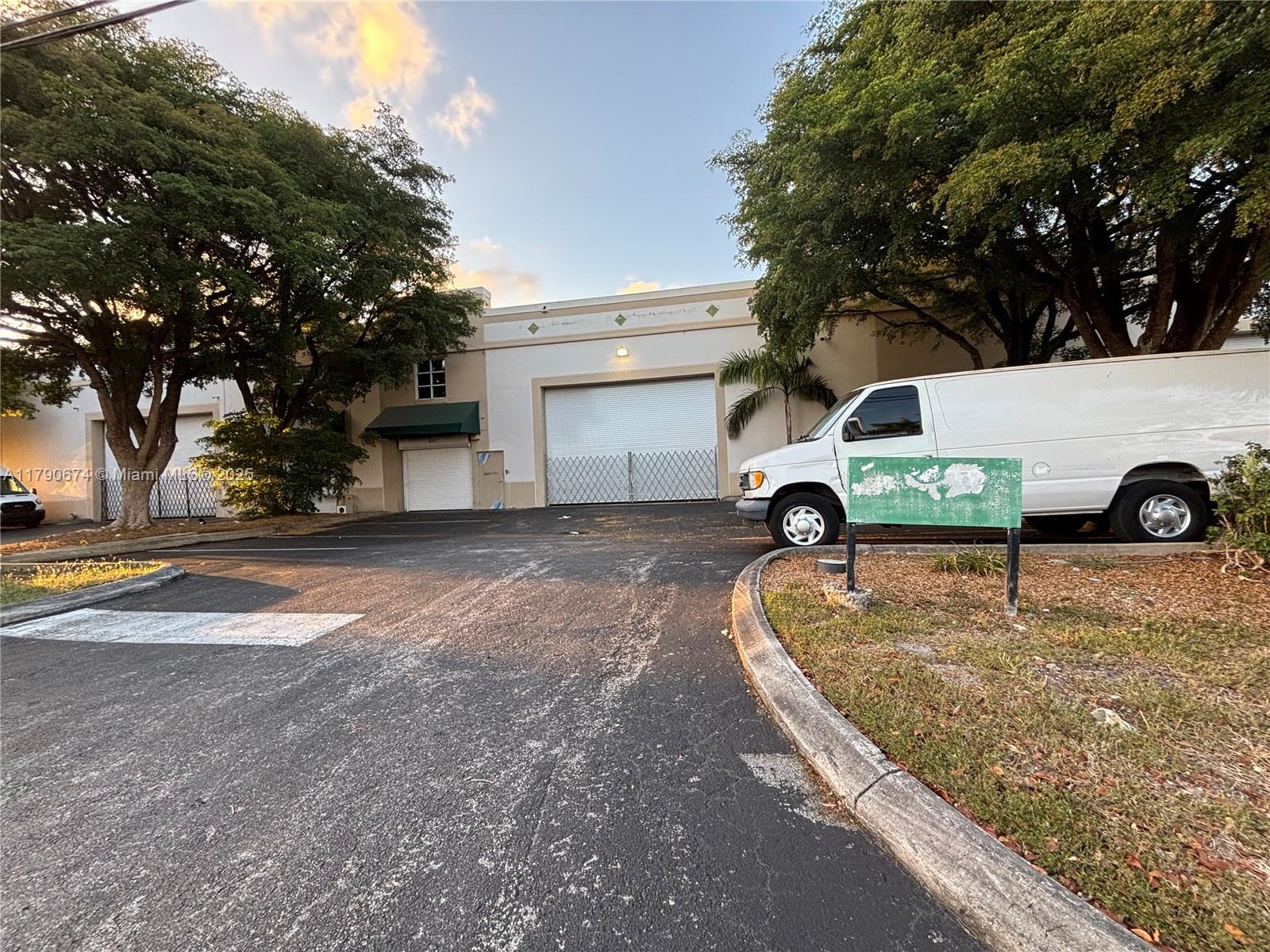 8221 NW 30th Ter,Doral, FL 33122