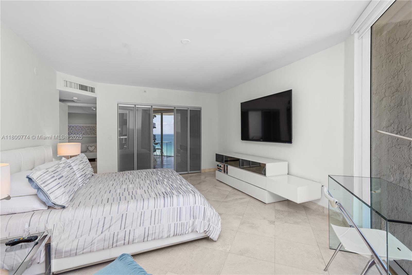 image Millenium Condominium12