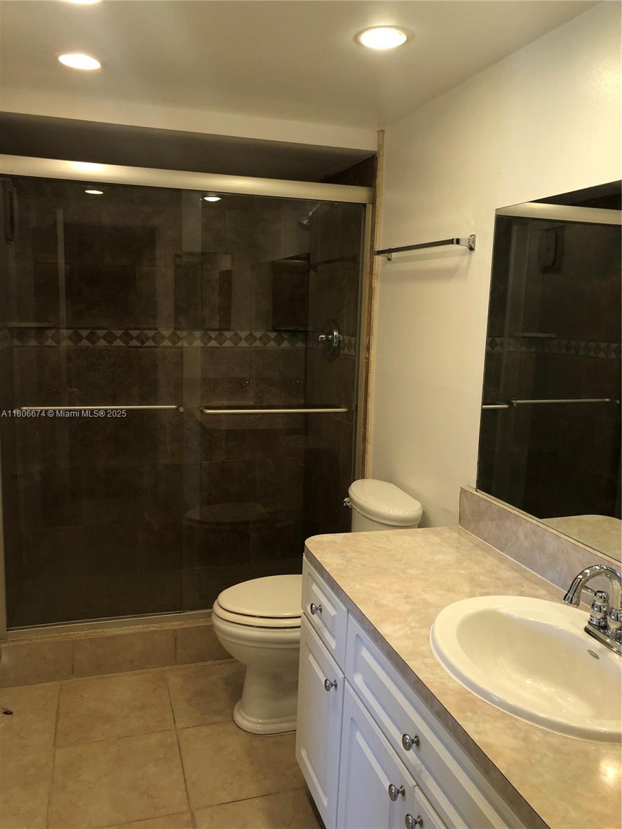 210 Lakeview Dr #207 Weston, FL 33326