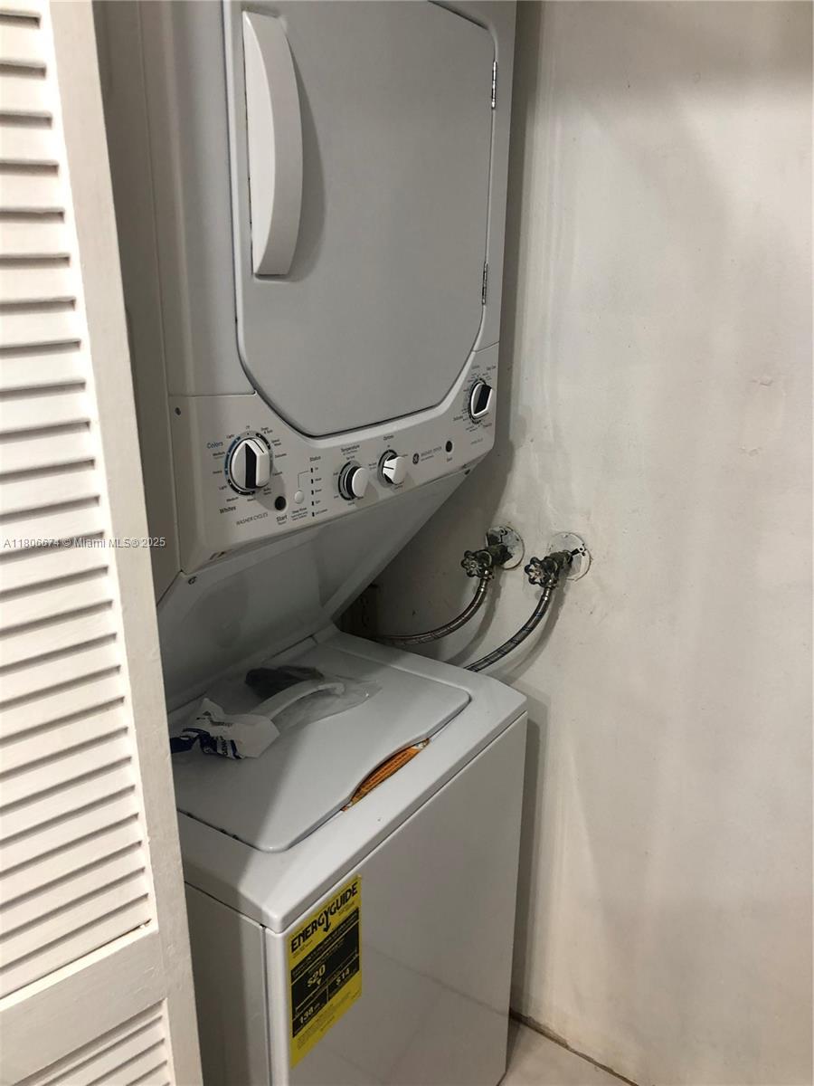 210 Lakeview Dr #207 Weston, FL 33326