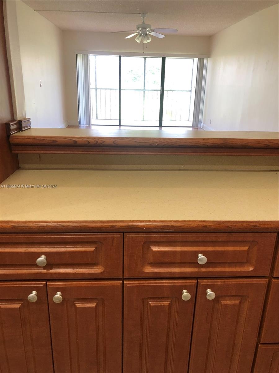 210 Lakeview Dr #207 Weston, FL 33326