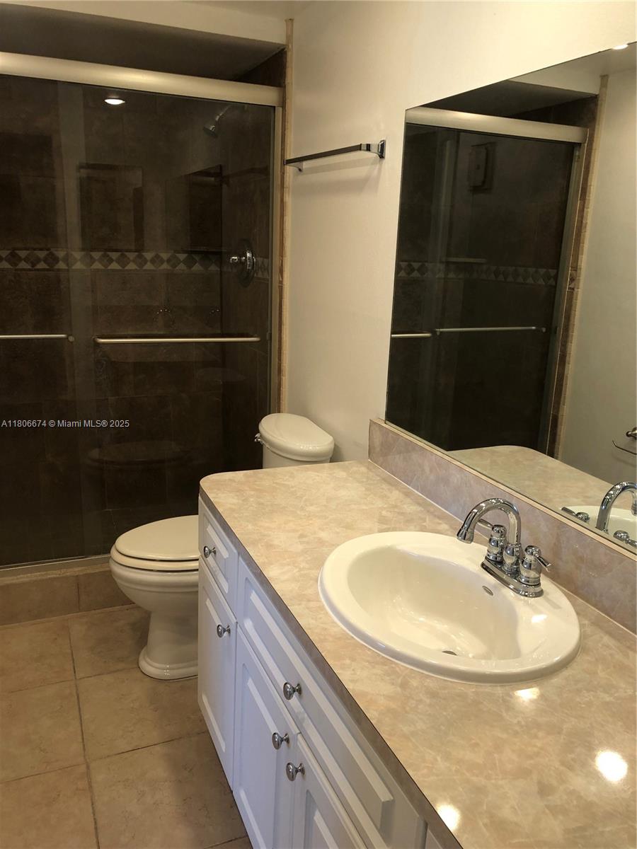 210 Lakeview Dr #207 Weston, FL 33326