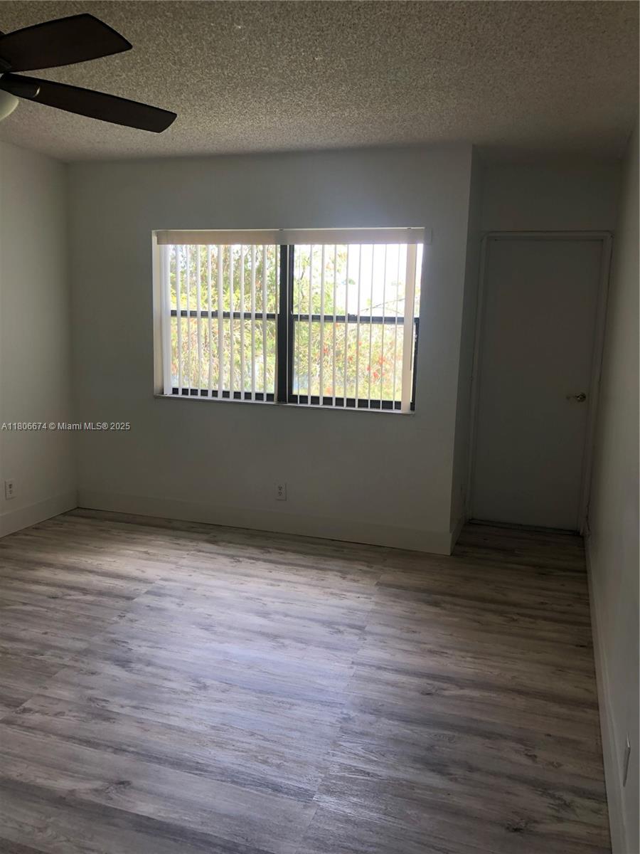210 Lakeview Dr #207 Weston, FL 33326
