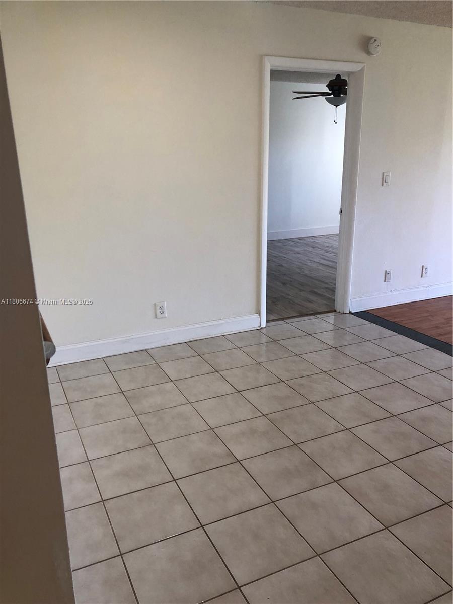 210 Lakeview Dr #207 Weston, FL 33326