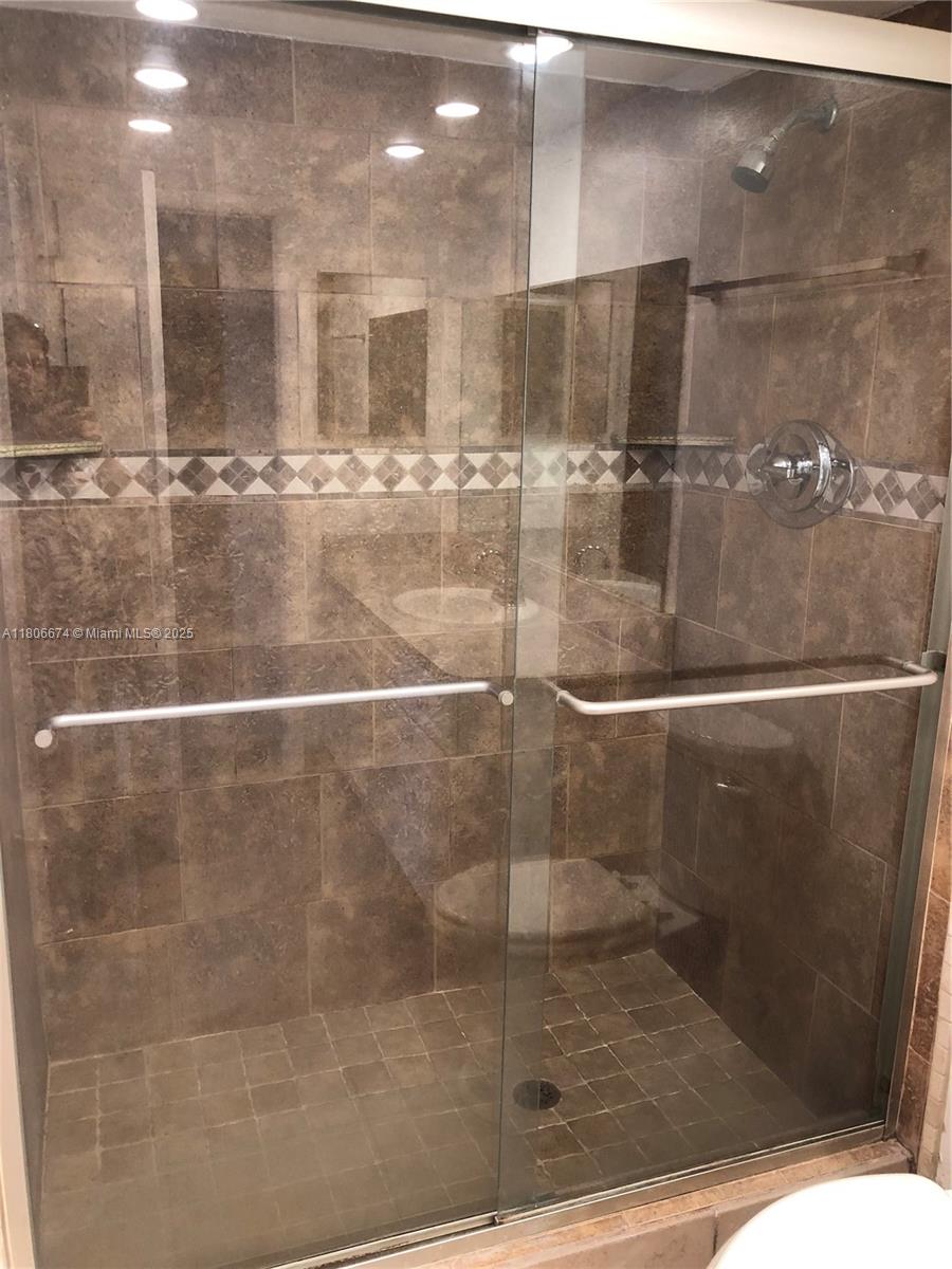 210 Lakeview Dr #207 Weston, FL 33326