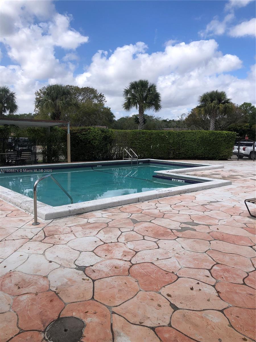 210 Lakeview Dr #207 Weston, FL 33326