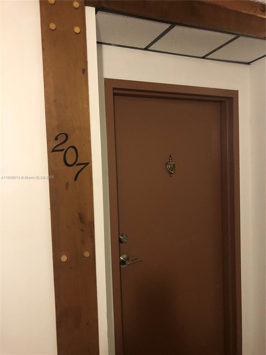 210 Lakeview Dr #207 Weston, FL 33326