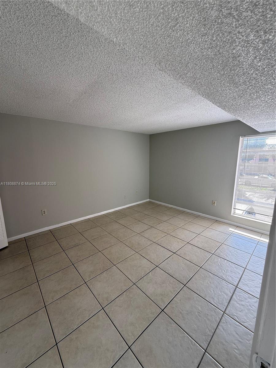 4705 NW 7th St #203-7,Miami, FL 33126