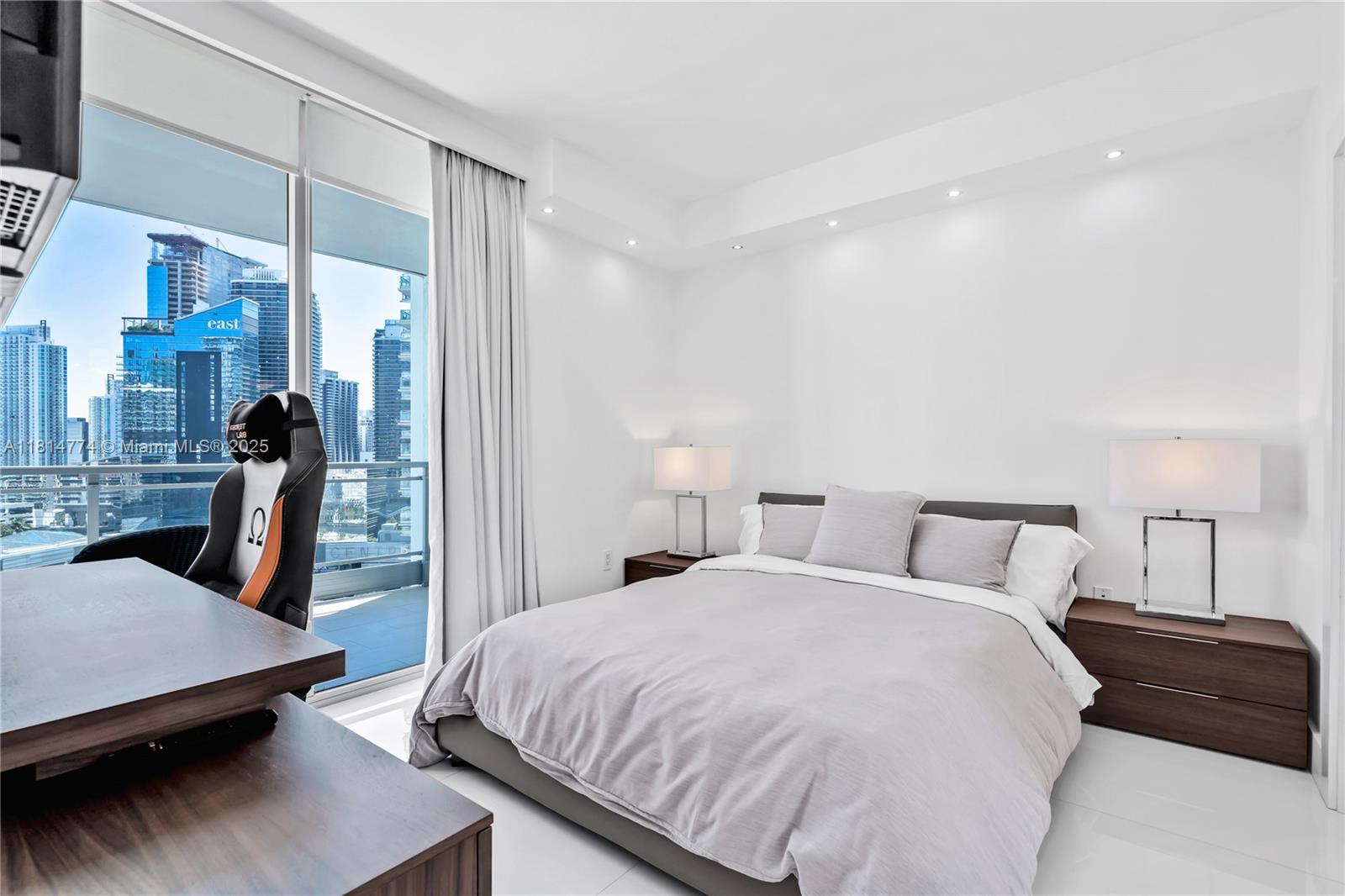 image Ivy Condo30