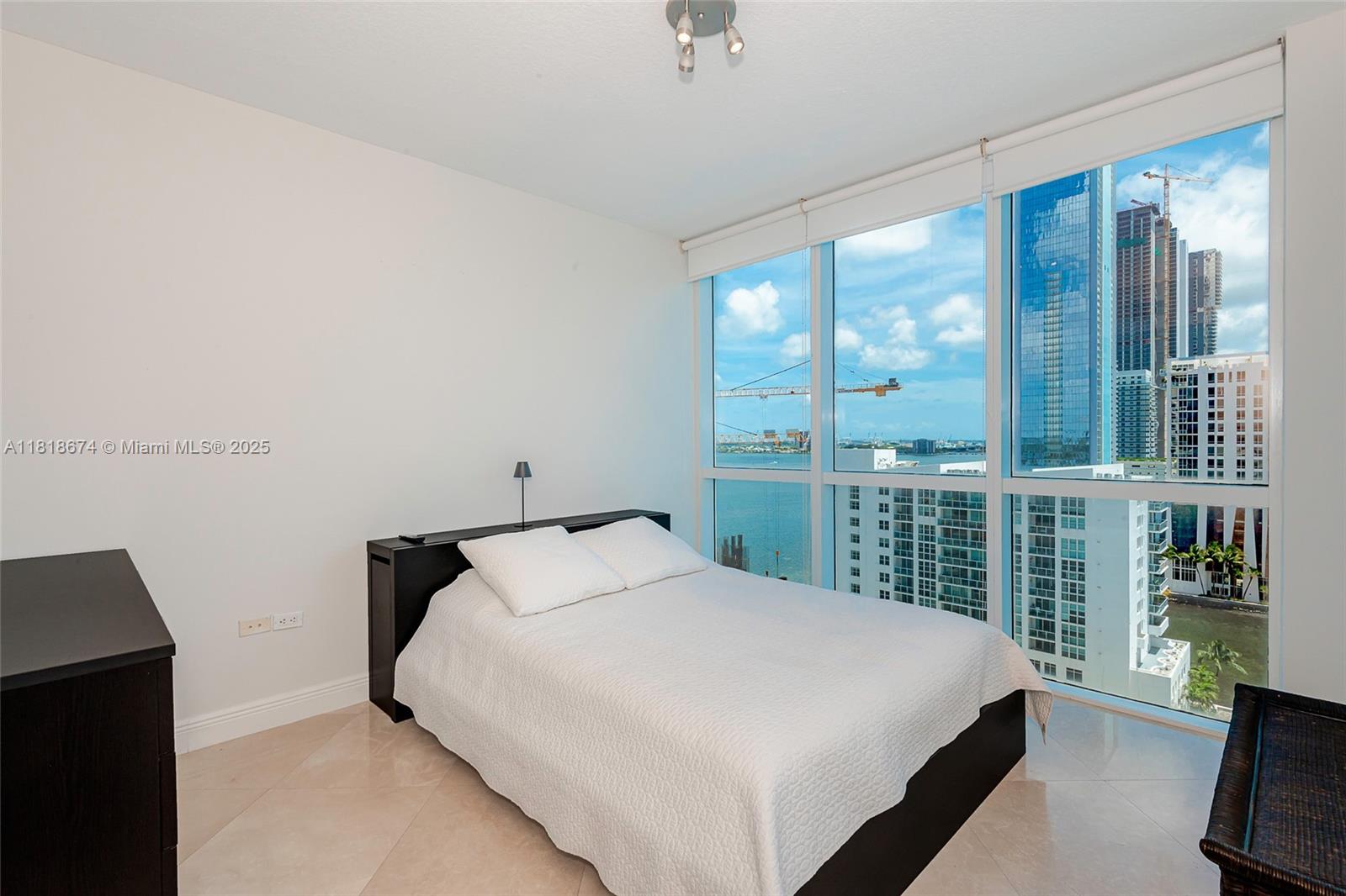 image Platinum Condo16