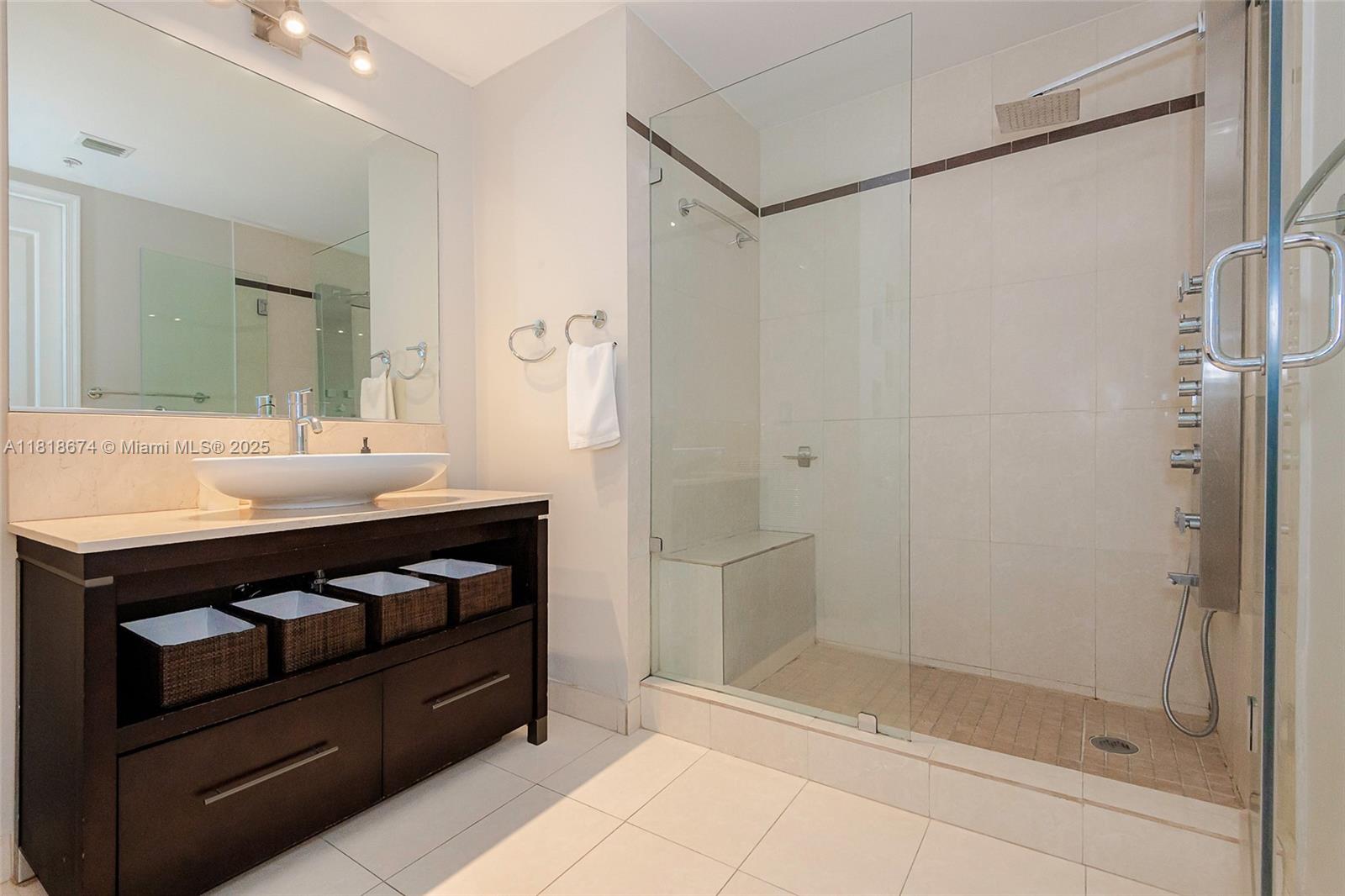 image Platinum Condo20
