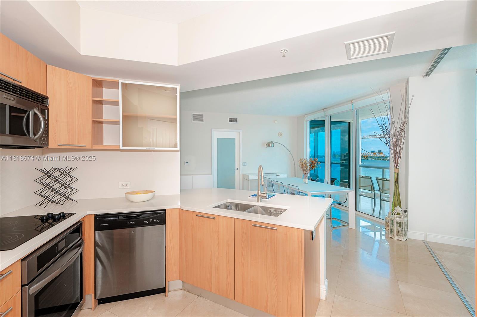 image Platinum Condo5