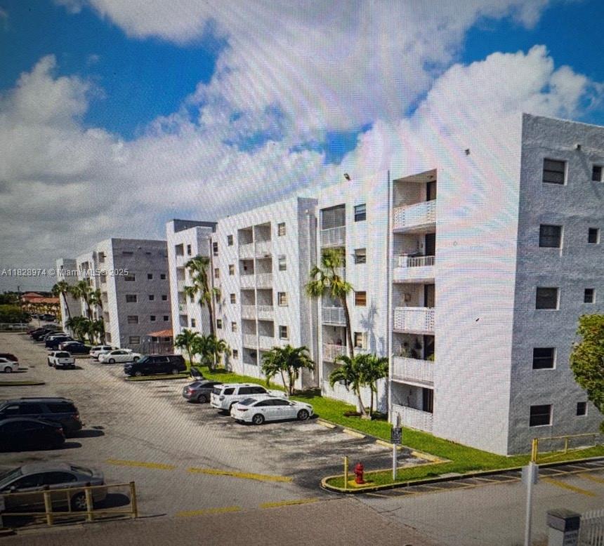 8075 NW 7th St #318,Miami, FL 33126