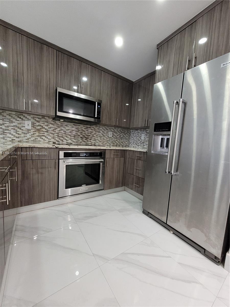 7101 Byron Ave #304