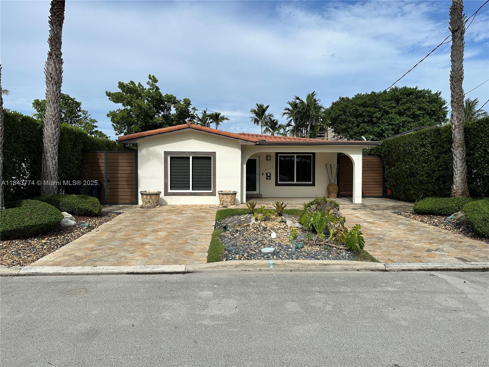 9341 Dickens Ave