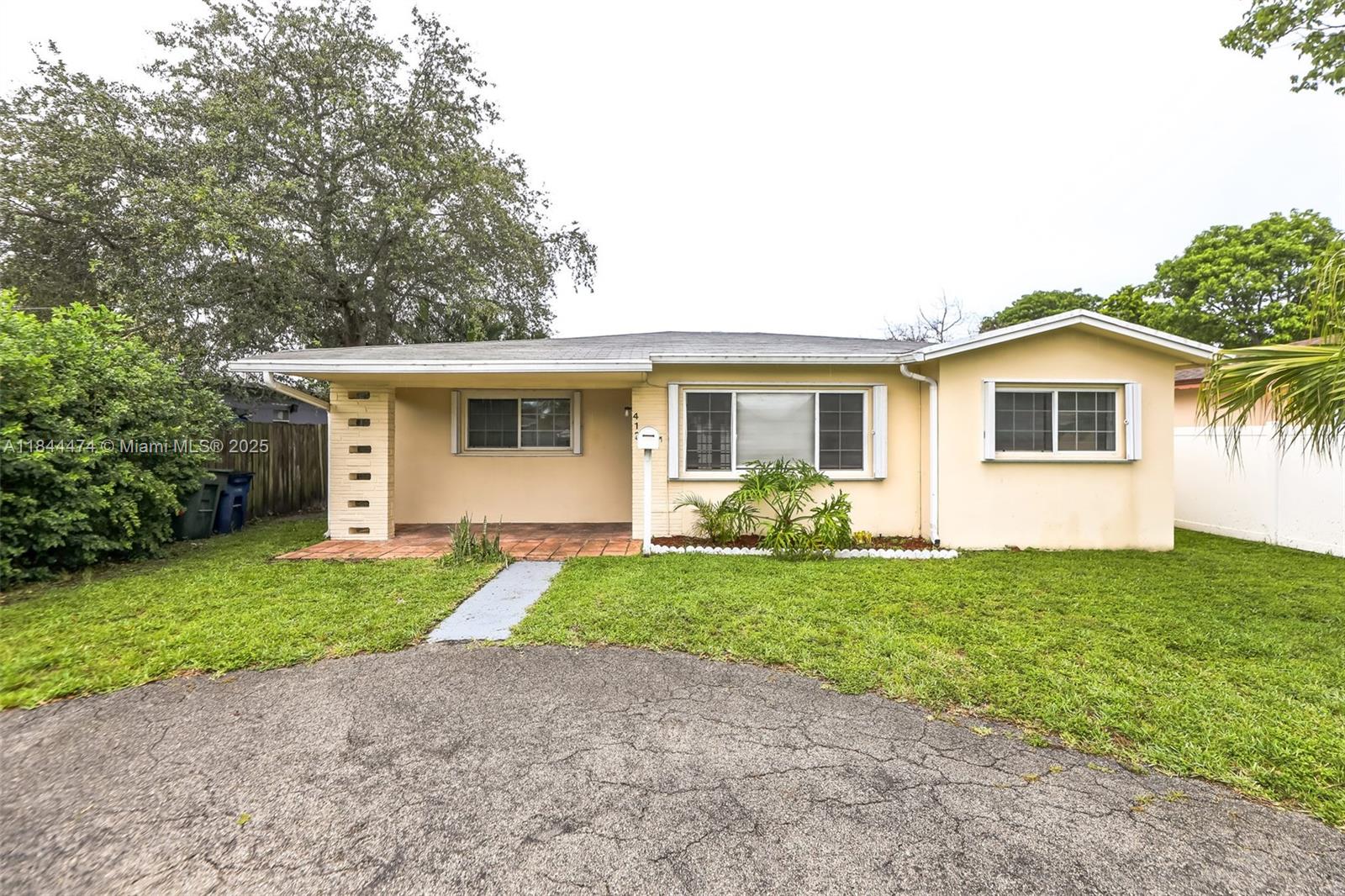 412 SW 4th Ter