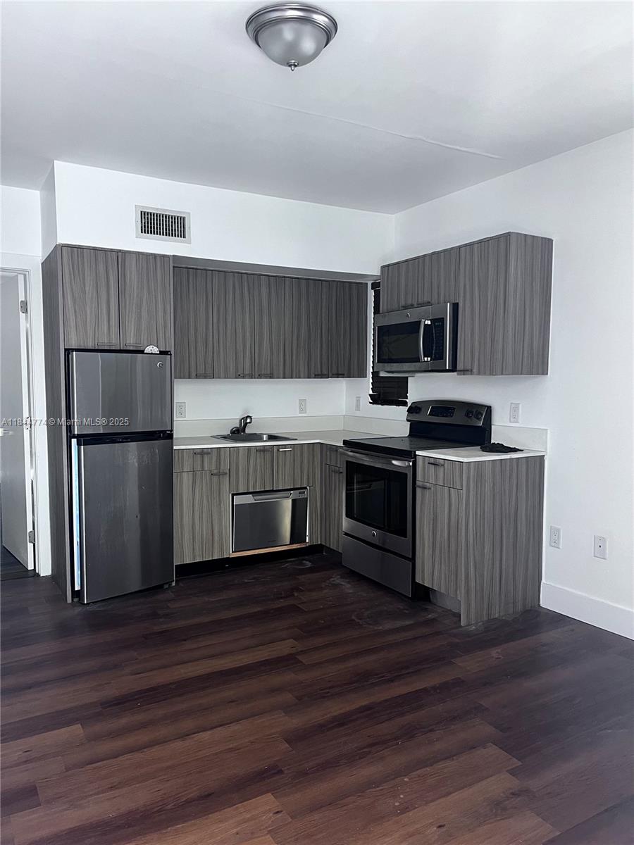 557 Michigan Ave #115