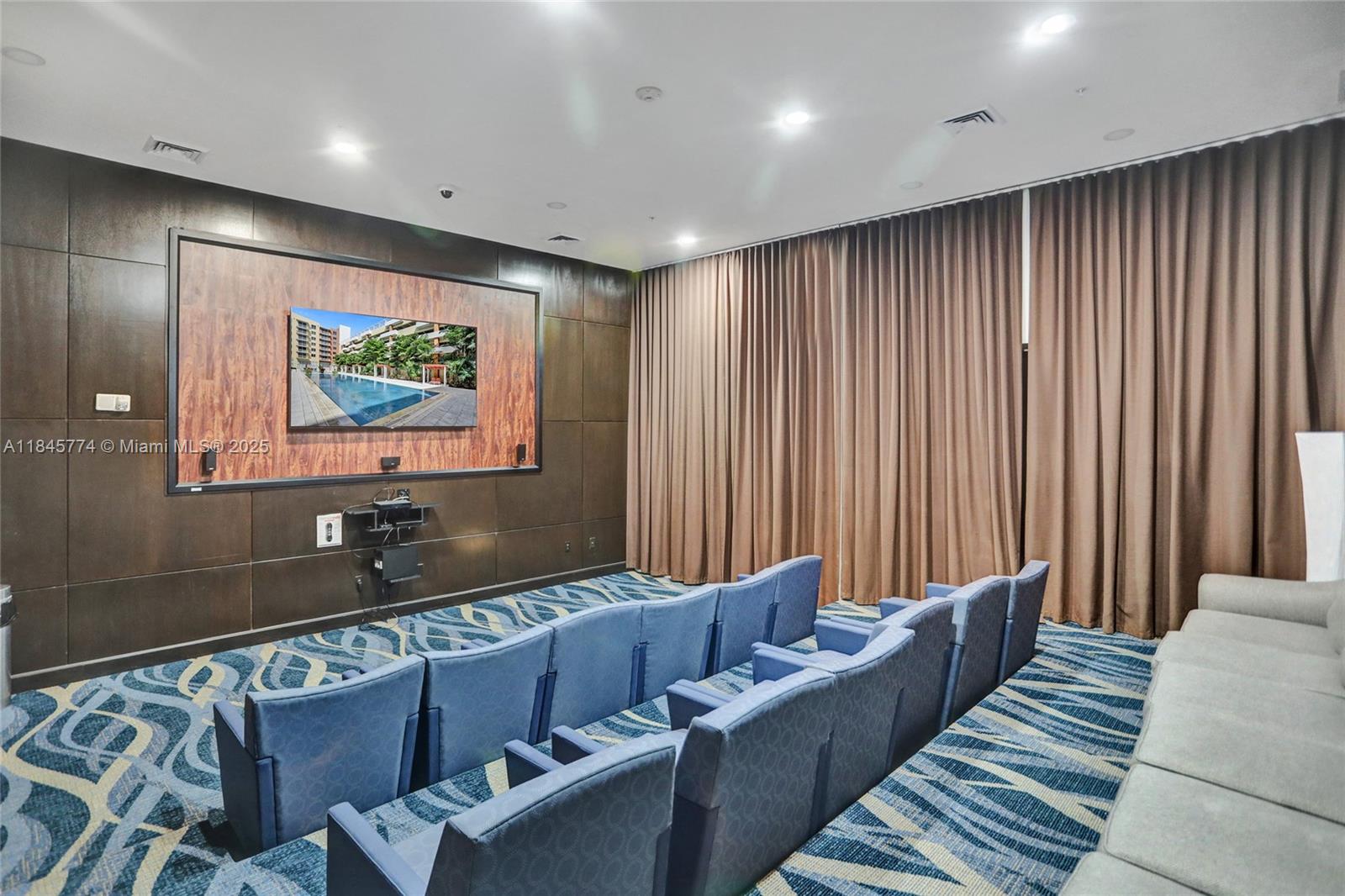 image Venture At Aventura52