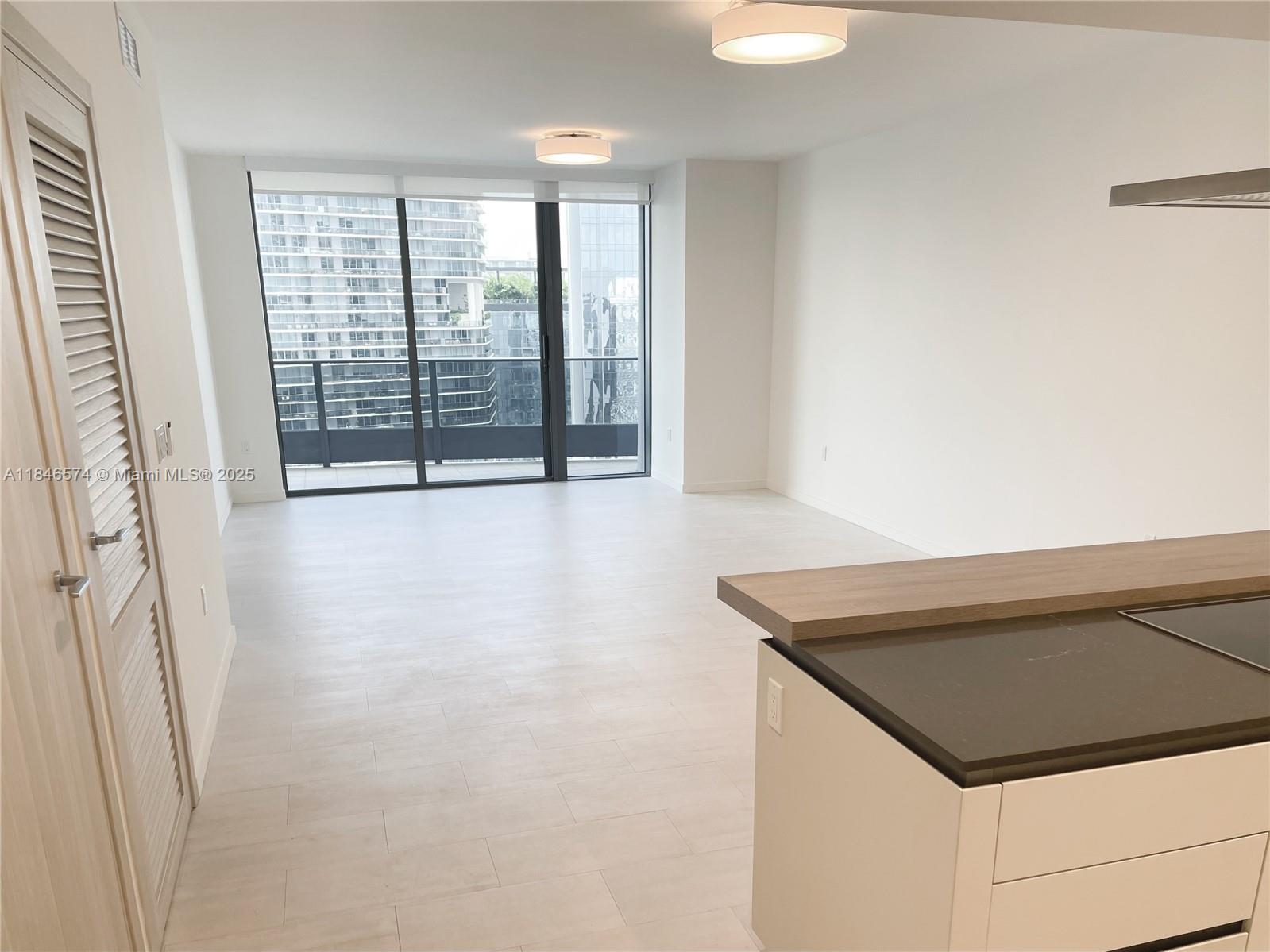 1000 Brickell Plz #4814
