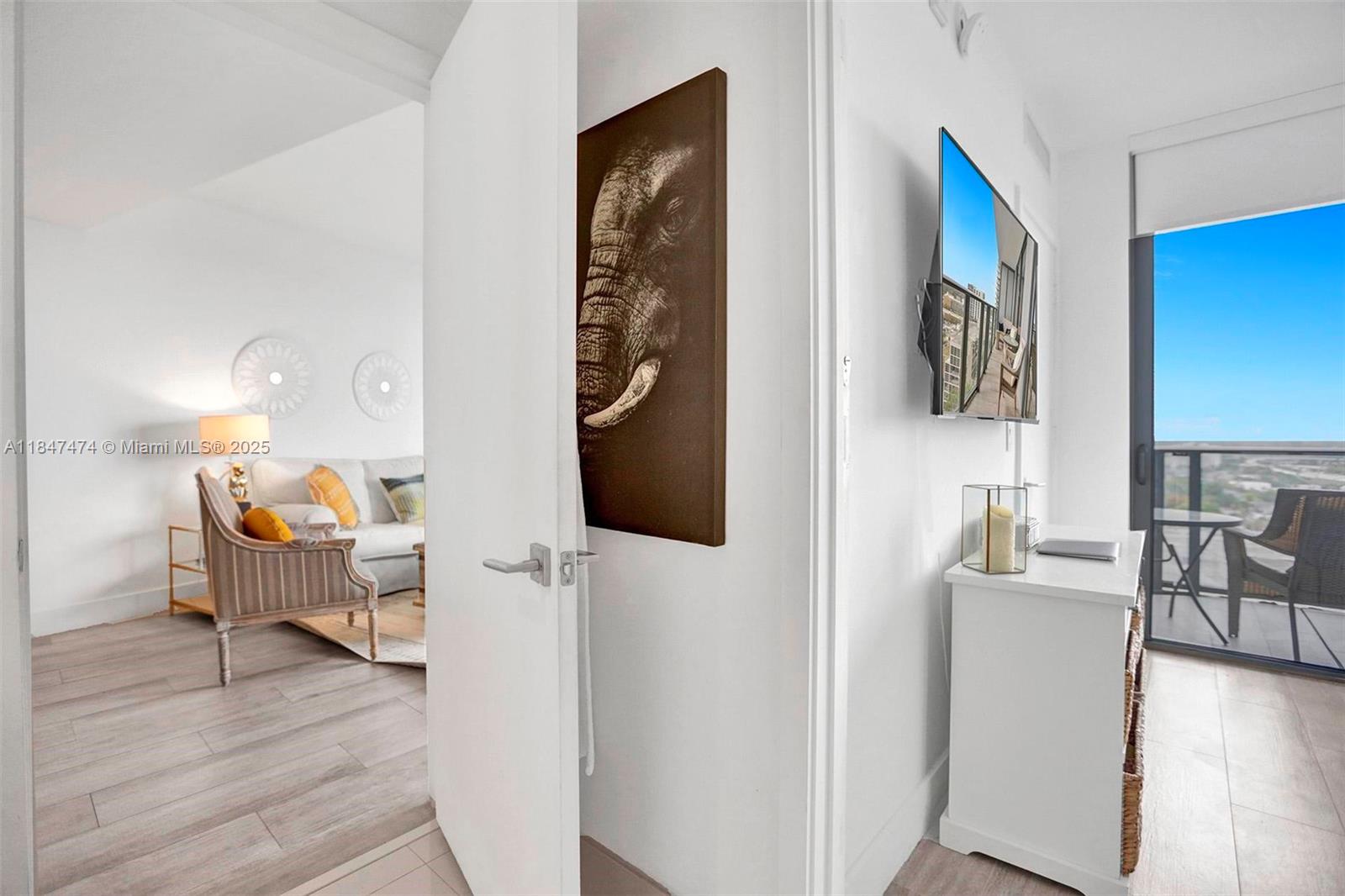 image Hyde Midtown Residences12