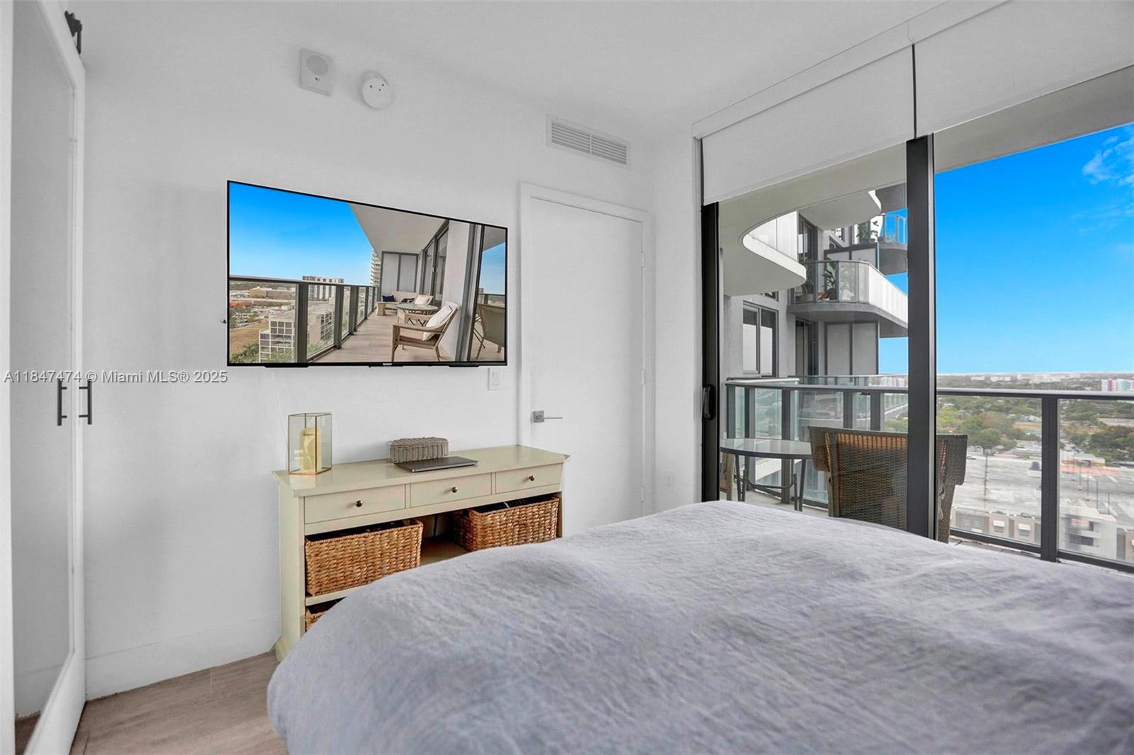 image Hyde Midtown Residences13