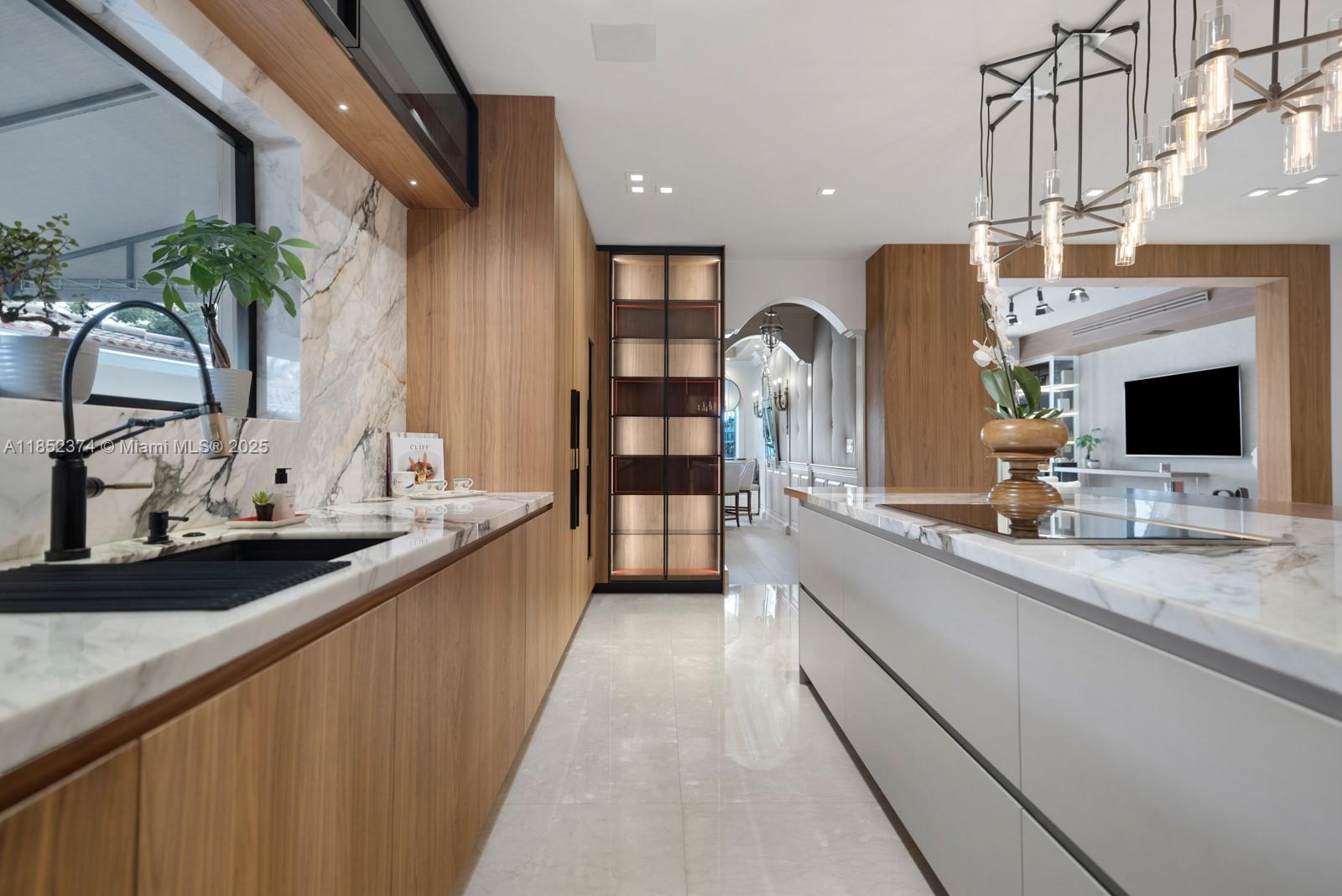 176 S Hibiscus Dr Miami Beach, FL 33139