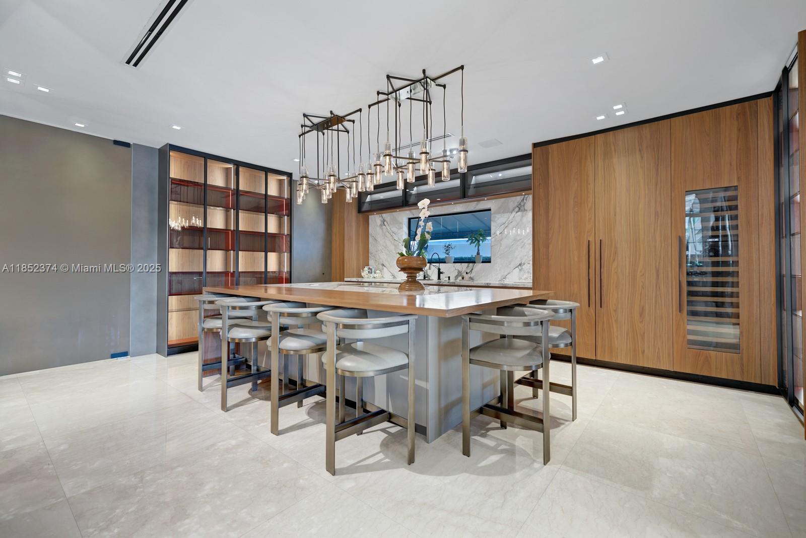 176 S Hibiscus Dr Miami Beach, FL 33139