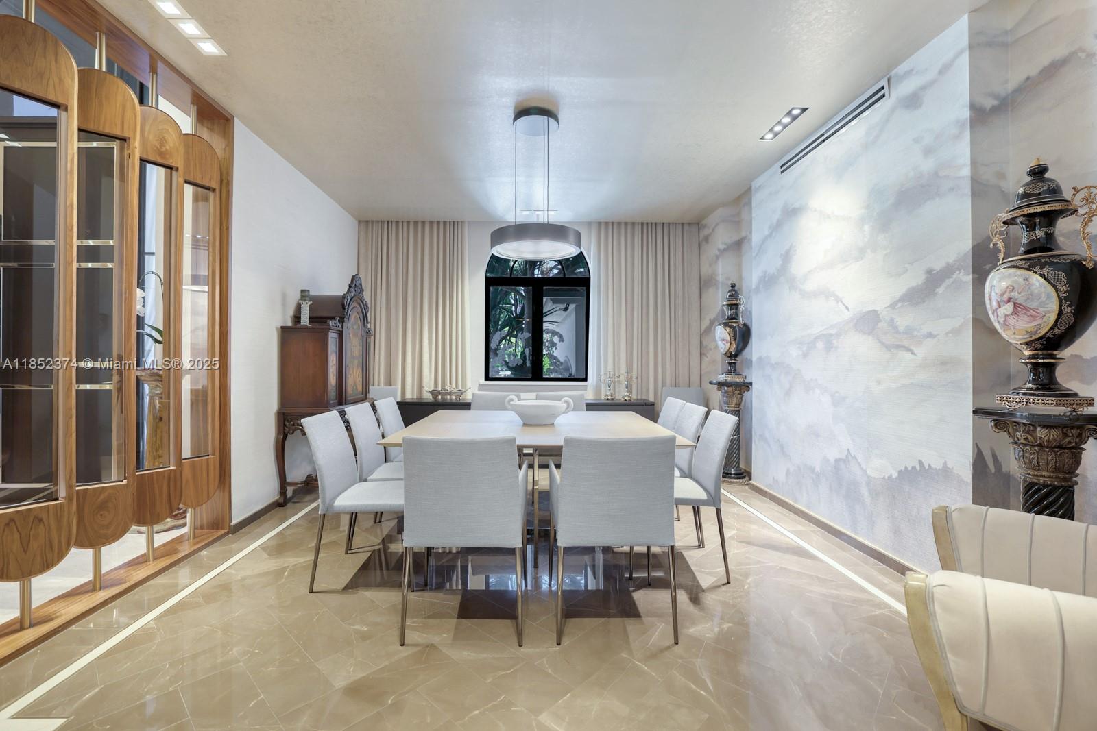 176 S Hibiscus Dr Miami Beach, FL 33139