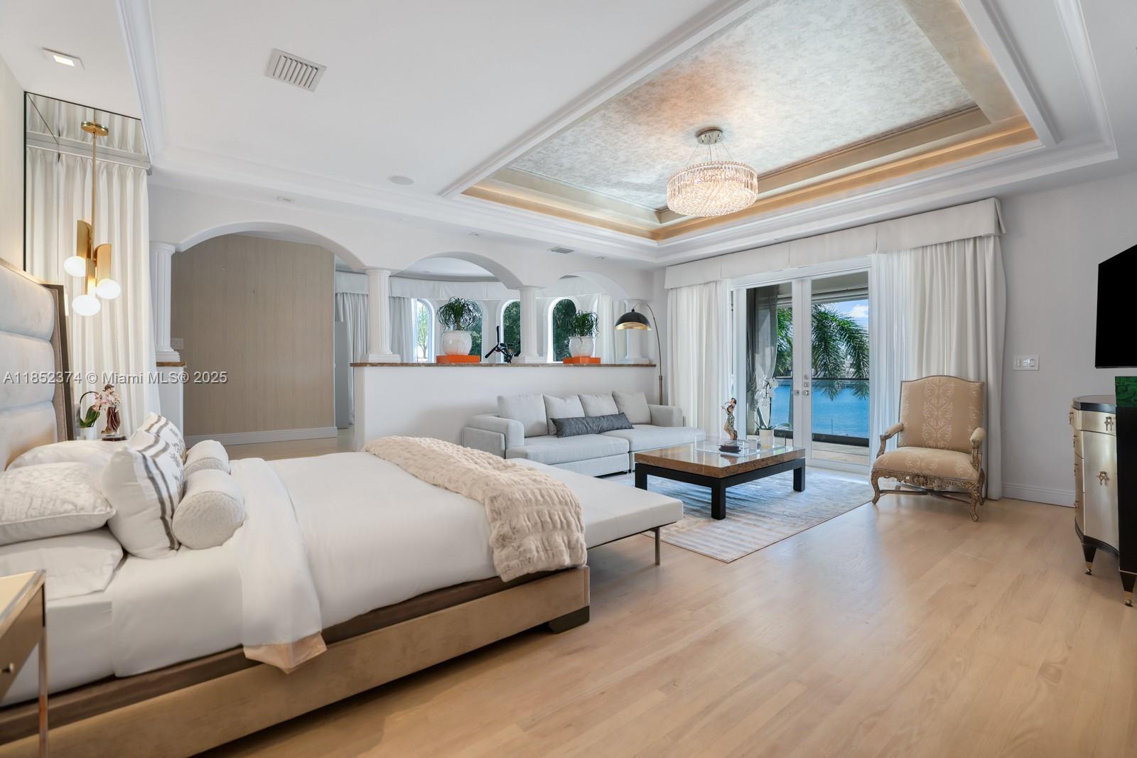 176 S Hibiscus Dr Miami Beach, FL 33139