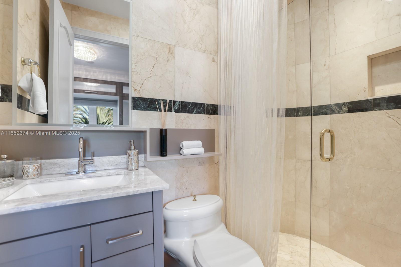 176 S Hibiscus Dr Miami Beach, FL 33139