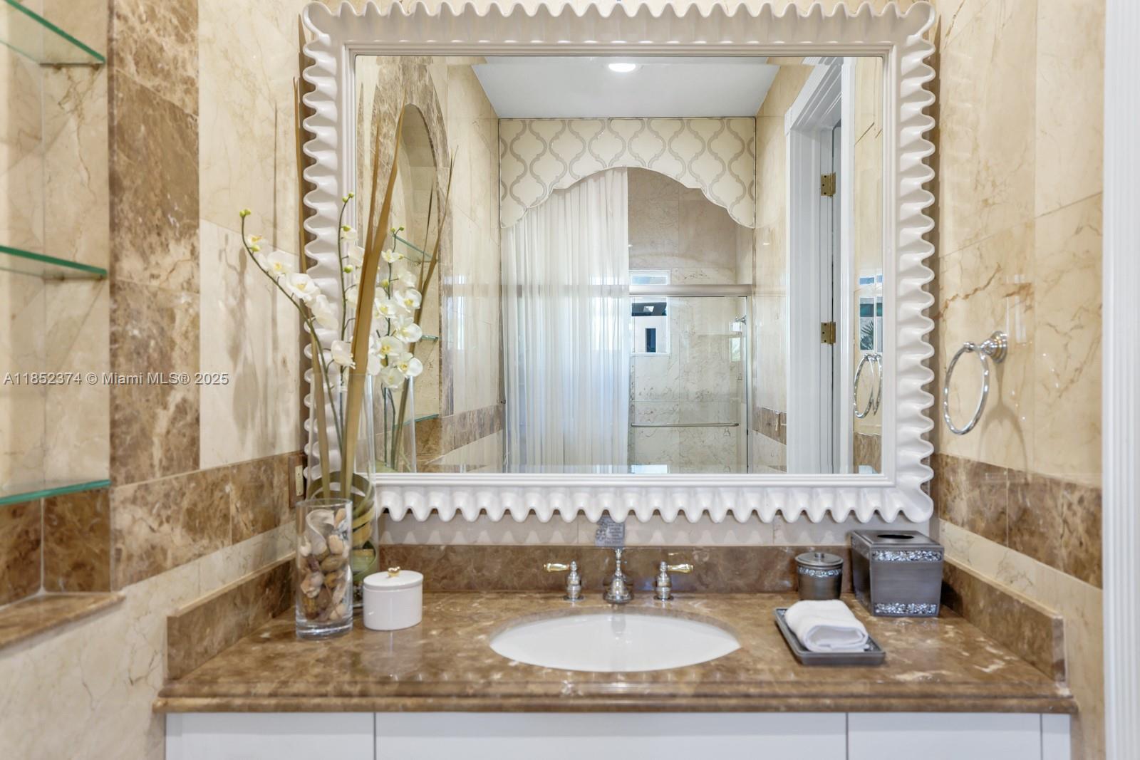 176 S Hibiscus Dr Miami Beach, FL 33139