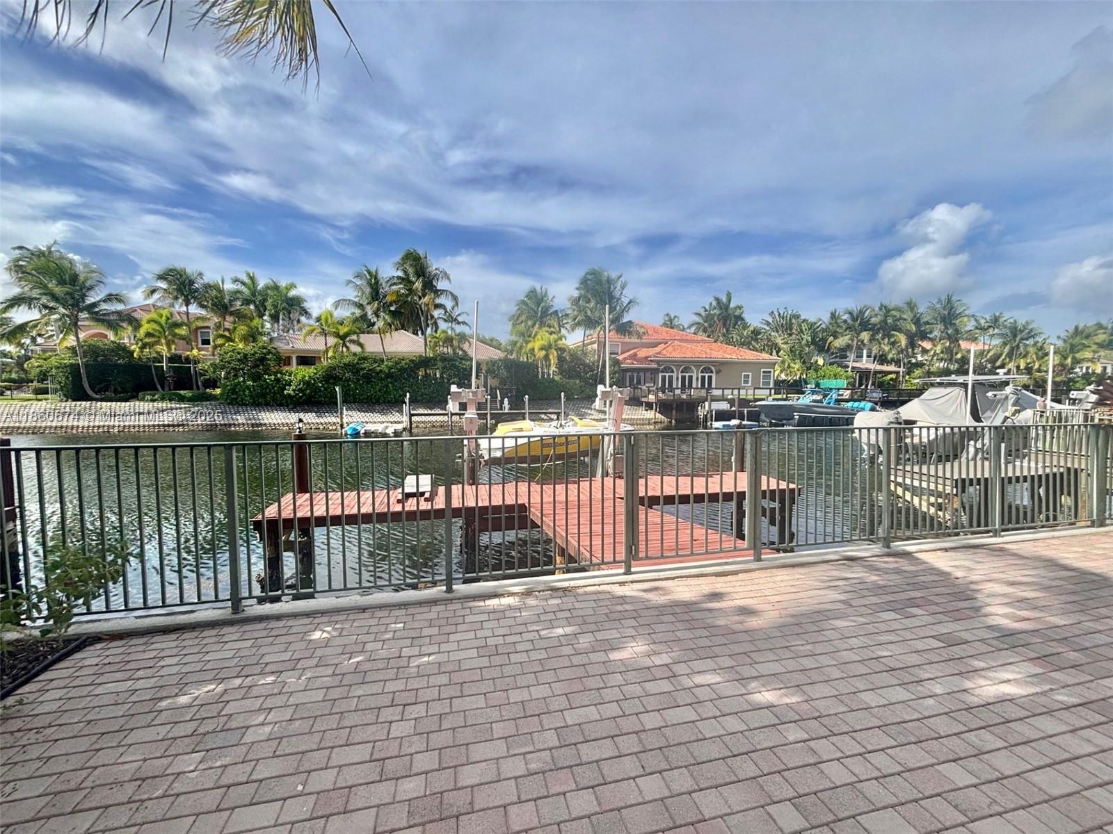 1141 Waterside Ln