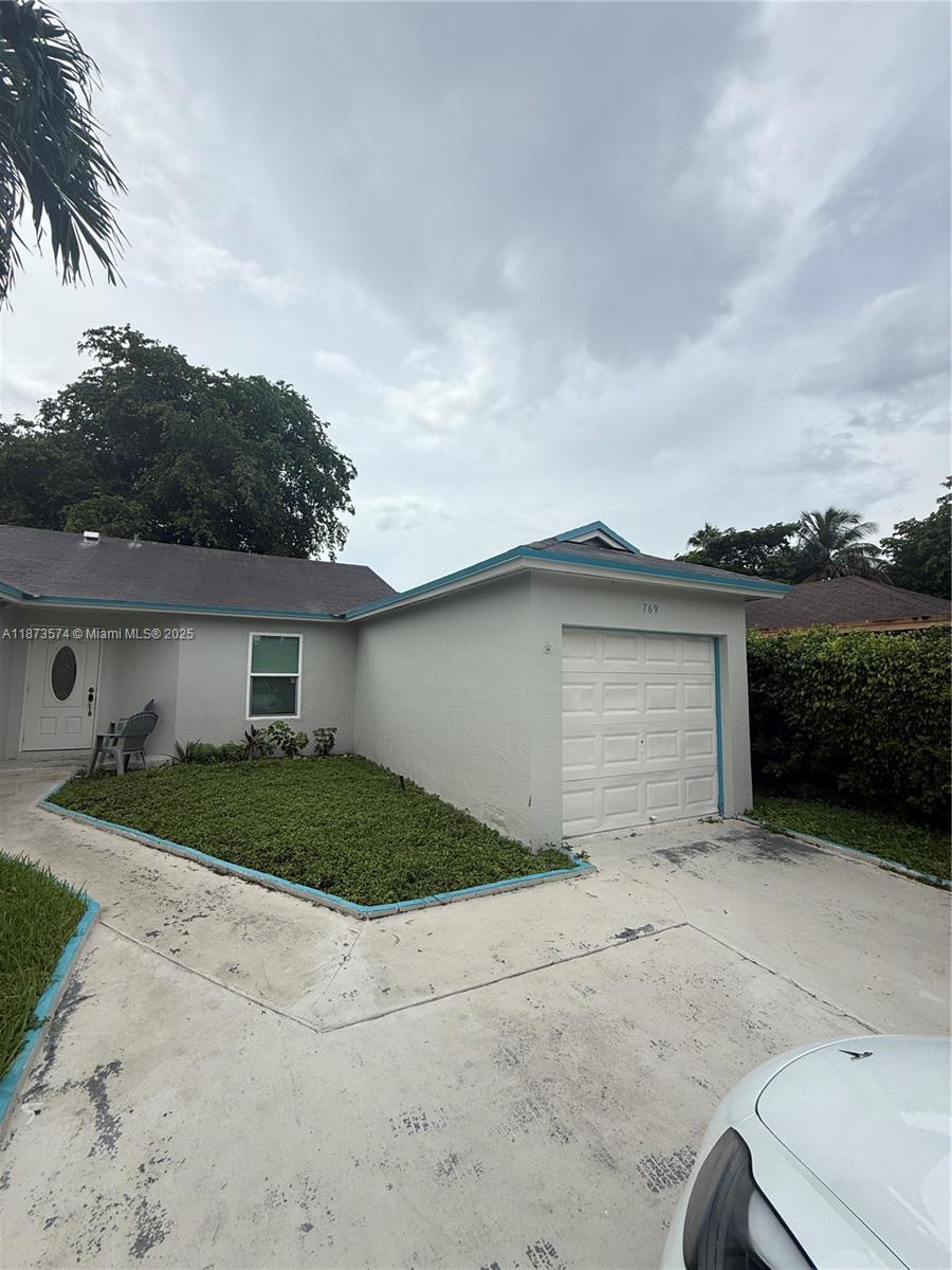 769 SW 8th Ter