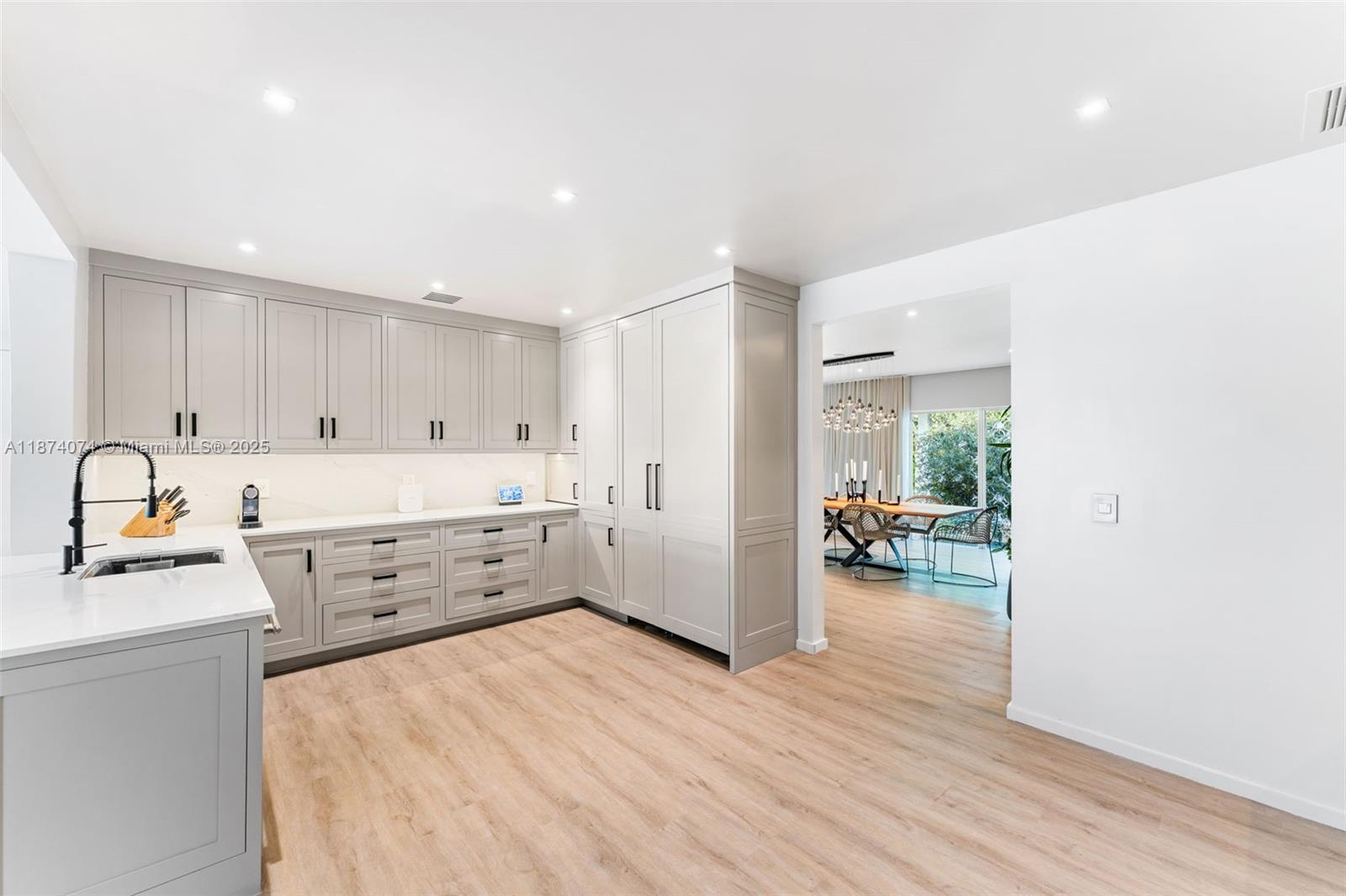 1011 N Venetian Dr Miami, FL 33139 1011 N Venetian Dr Miami, FL 33139