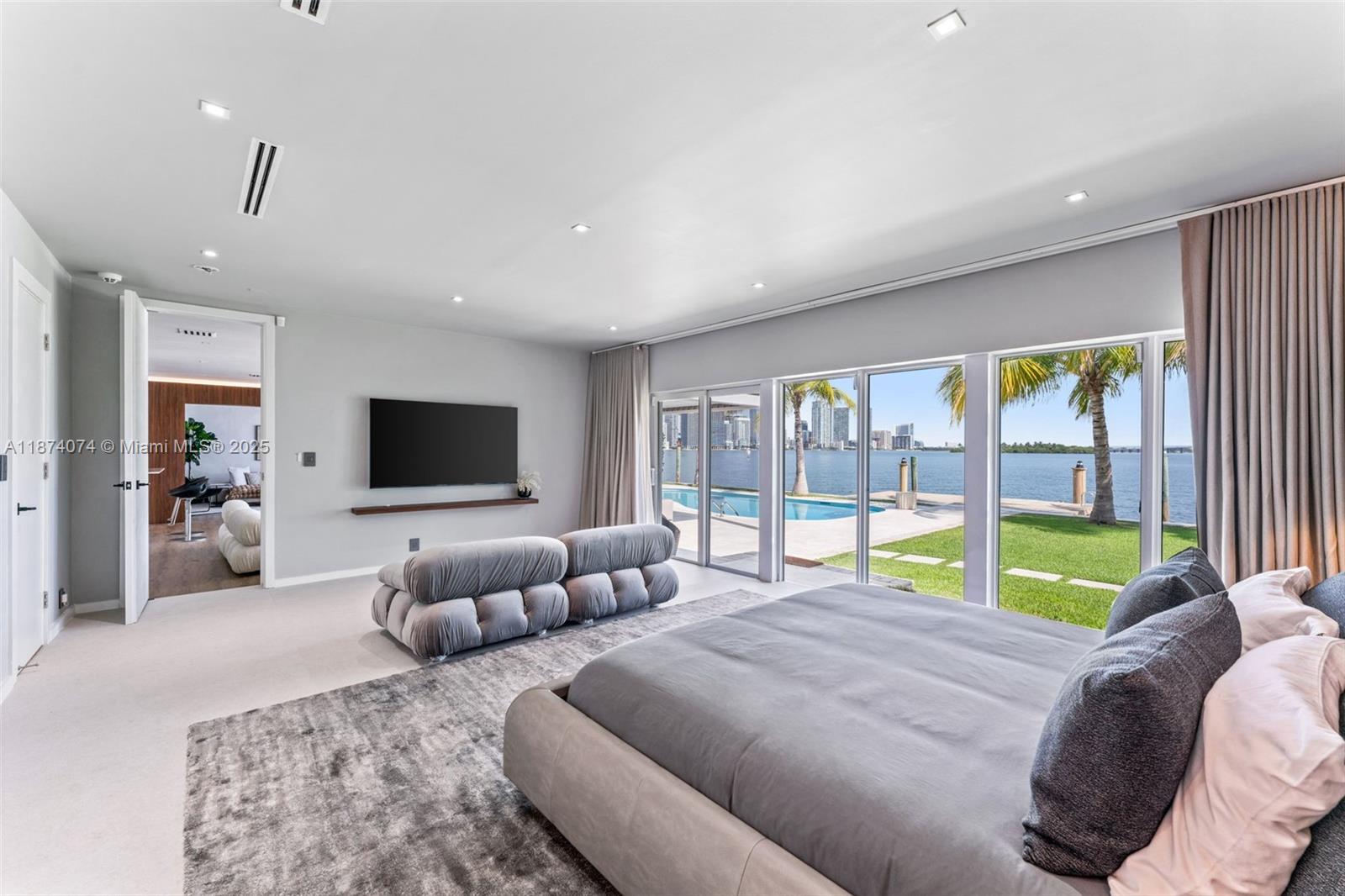1011 N Venetian Dr Miami, FL 33139 1011 N Venetian Dr Miami, FL 33139