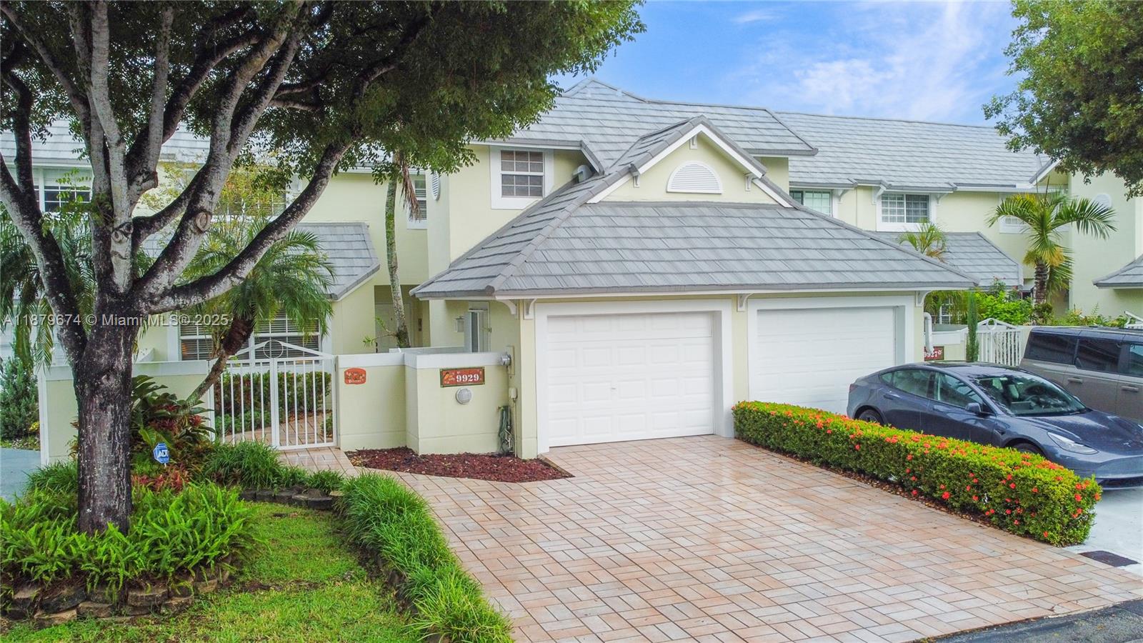 9929 NW 49th Ter