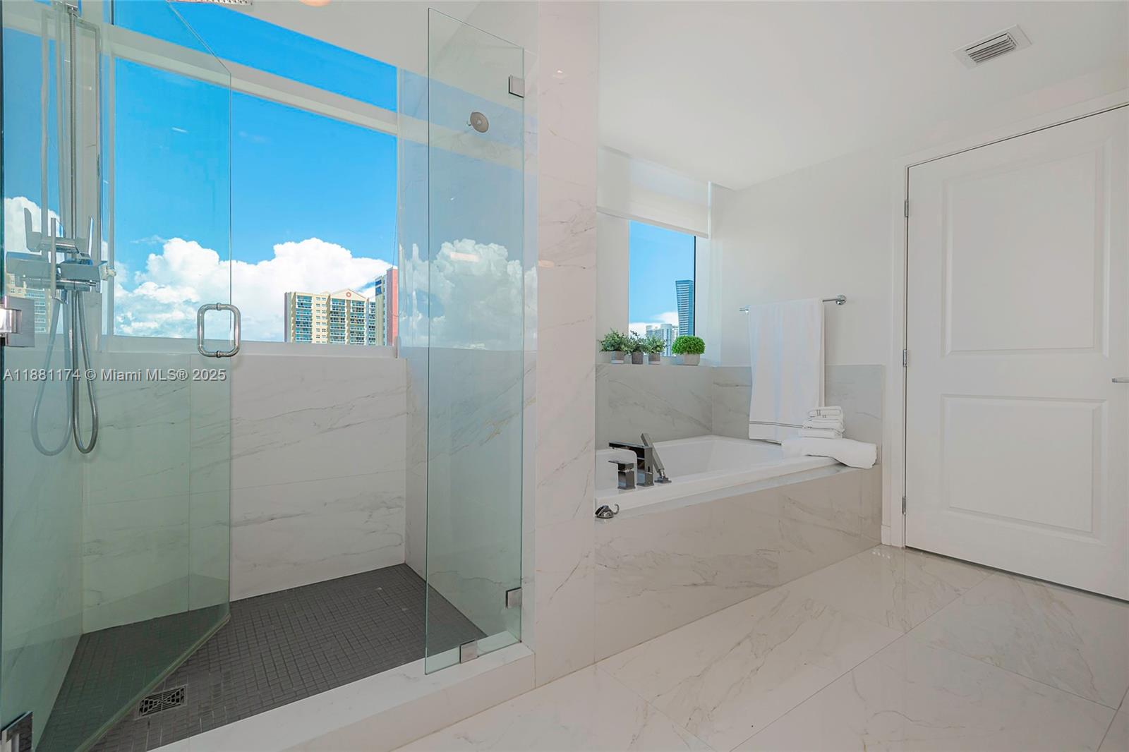 image 400 Sunny Isles Condo31