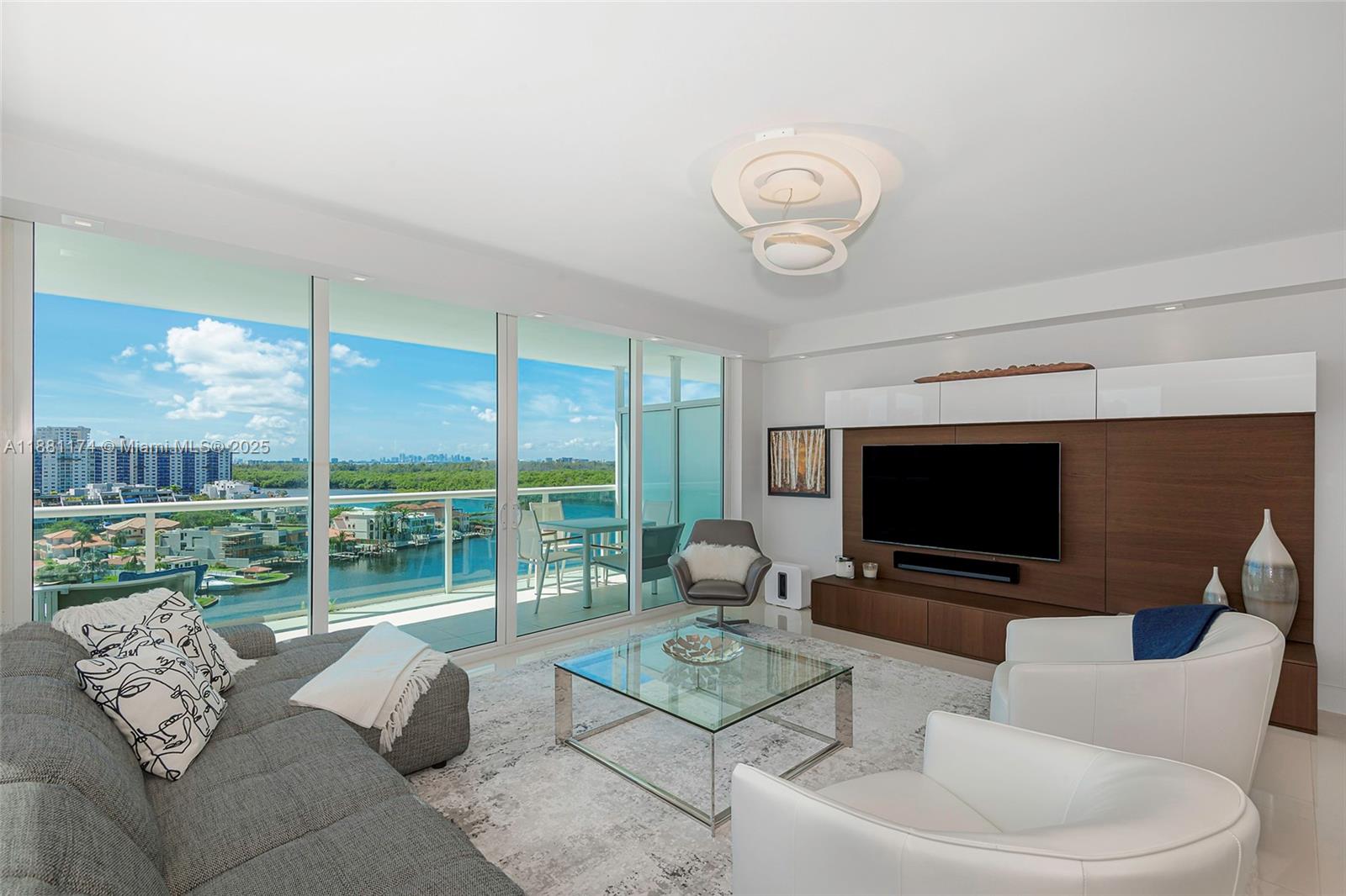 image 400 Sunny Isles Condo3
